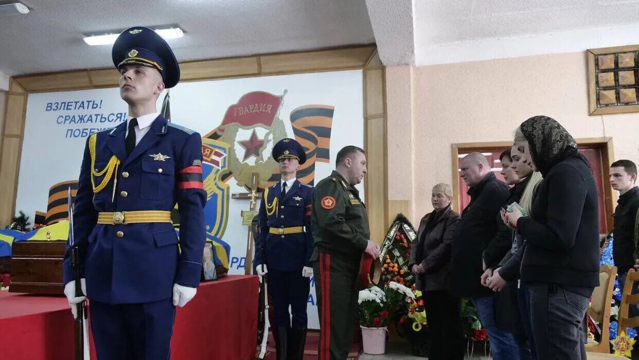 В твери прощаются с летчиками. В твери прощаются с летчиками. Вечная память тверь. В твери прощаются с летчиками. В твери прощаются с летчиками.
