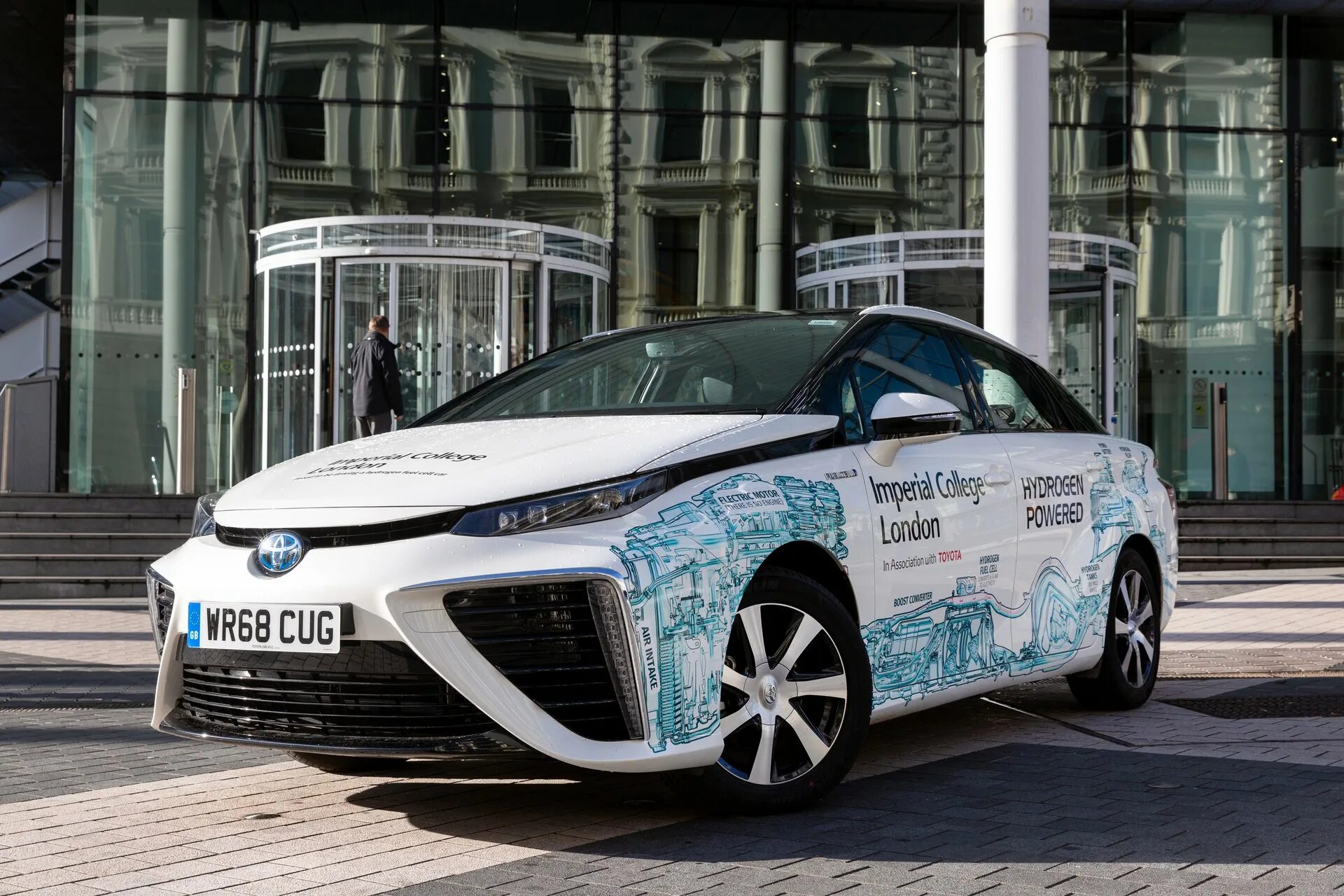 Водородные авто. Fuel Cell Toyota Mirai. Автомобиль на водороде. Водородный электромобиль. Электромобиль на водороде.