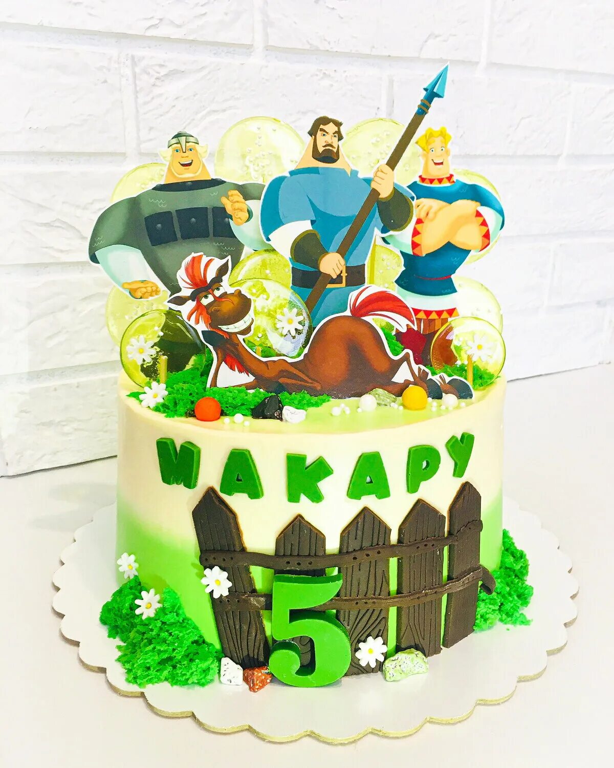 Торт 3 богатыря. Торт с богатырями для мальчика. Торт с героями мультфильмов. Торт 3 богатыря. Детский торт три богатыря.