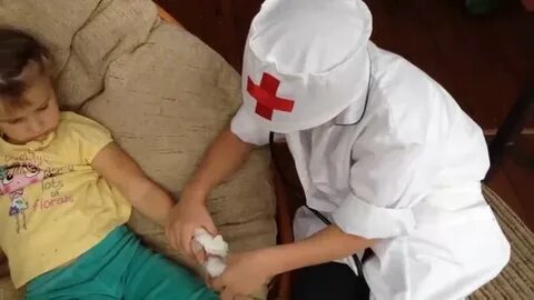 Брат делает уколы сестре