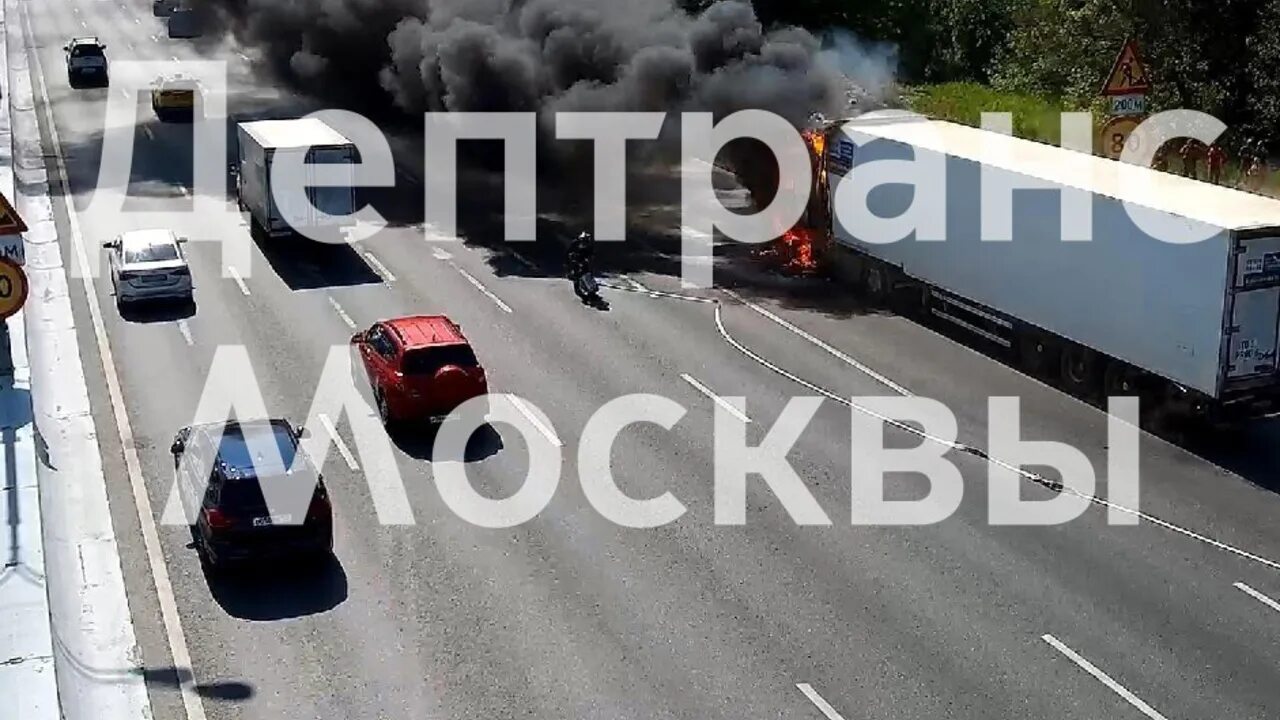 Закрыто движение на мкад. Мкад. грузовики на мкад. фуры мкад.