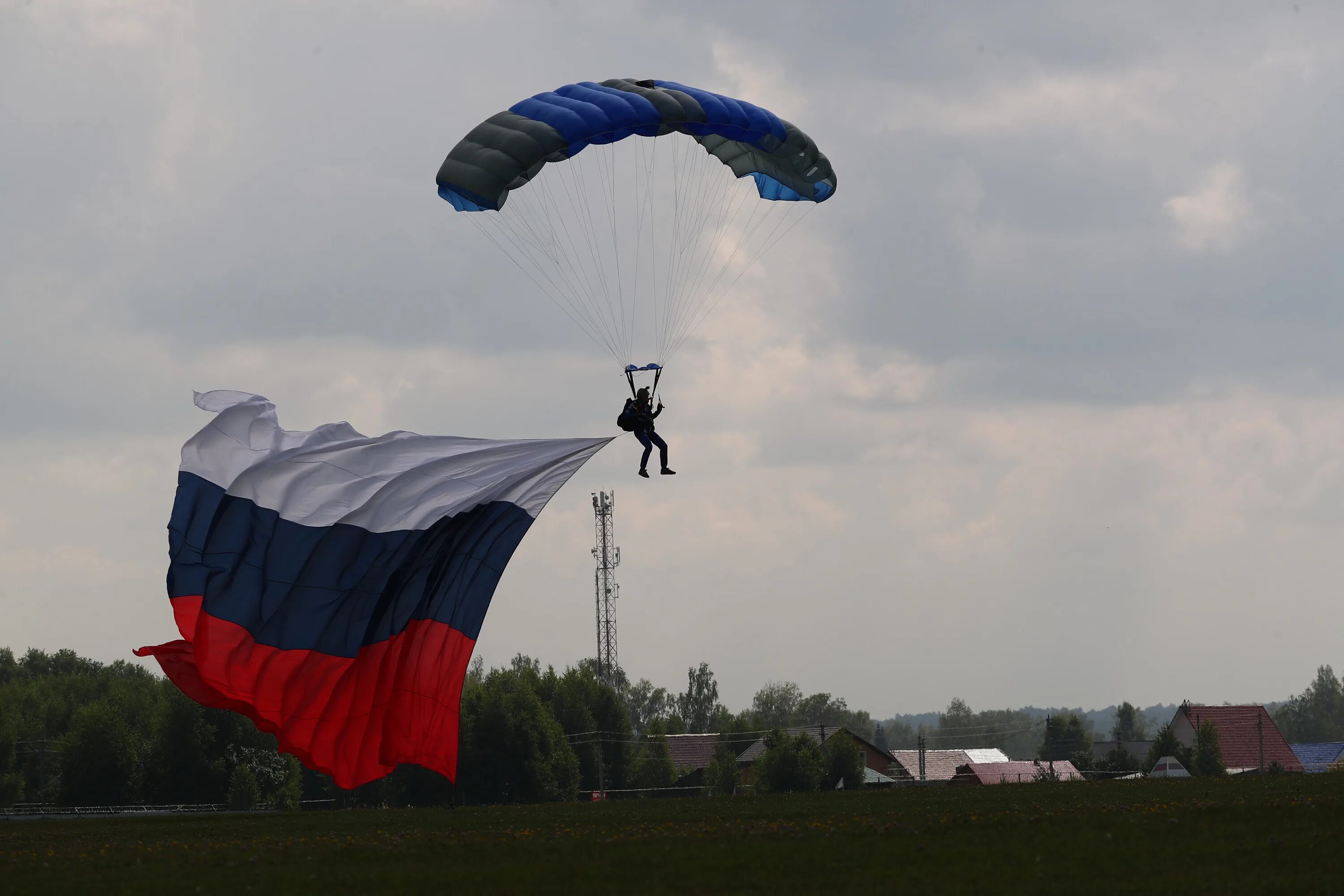 Авиашоу мочище новосибирск. Прыжки с парашютом Новосибирск Мочище. Аэродром Мочище Новосибирск прыжки. Аэродром Мочище авиашоу 2022. Авиашоу в Мочище Новосибирск.