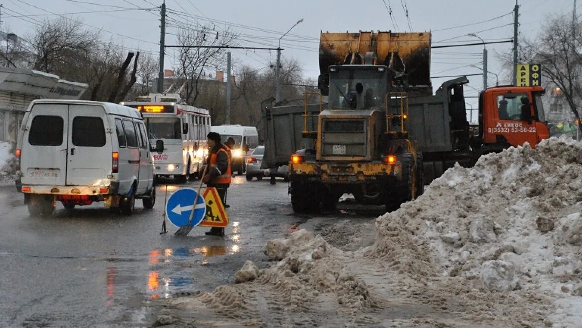 Ситуация в оренбурге сейчас. Снегопад в Оренбурге. Уборка дорог Оренбург. Мехуборка дорог. Противогололедные мероприятия.