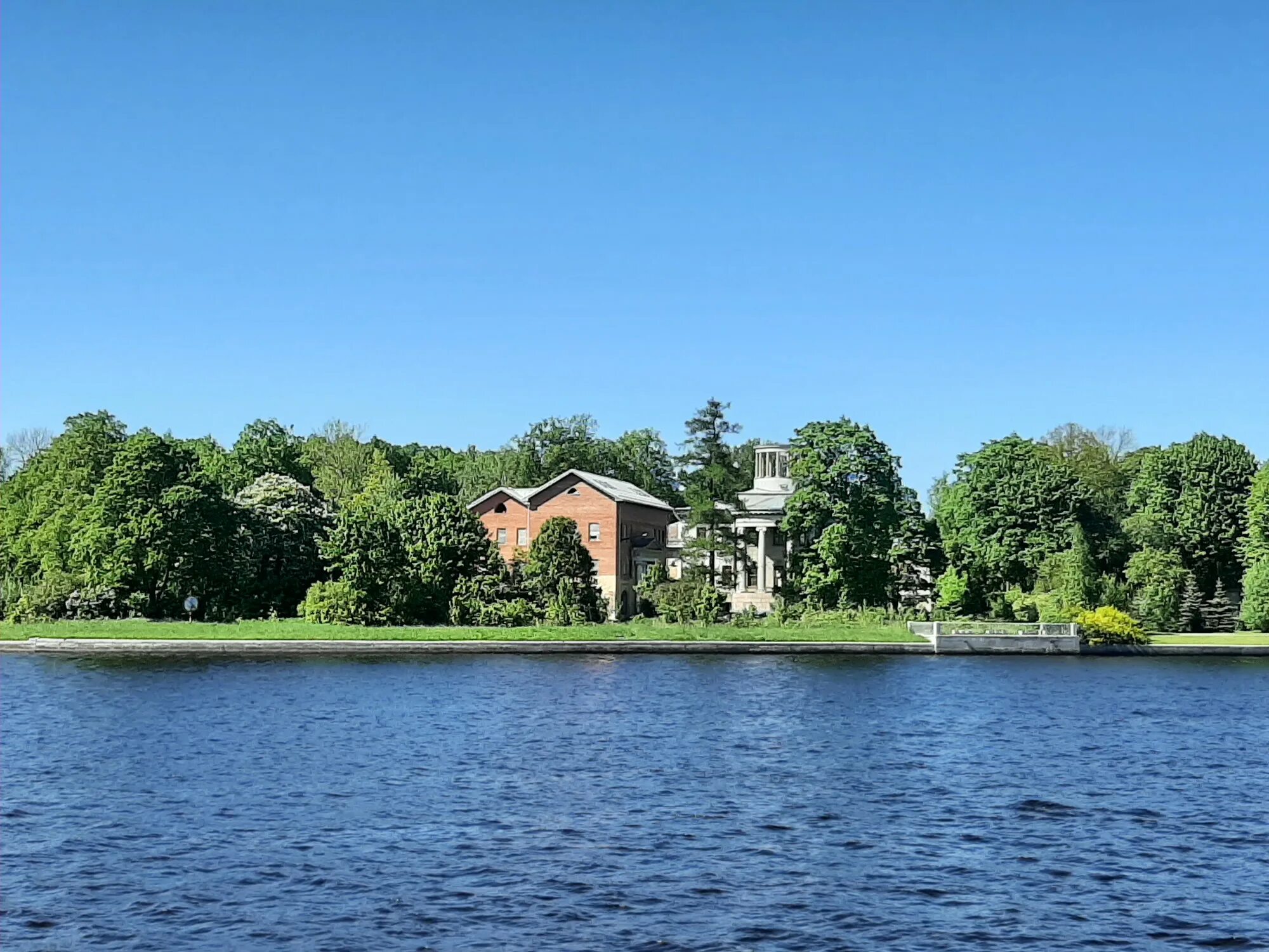 Большой каменный остров. Дом ирен адлер на каменном острове. Дача гаусвальд на каменном острове в петербурге. Большой каменный остров. Каменный остров в санкт-петербурге.