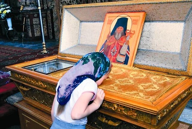 мощи святителя василия рязанского. мощи василия мангазейского в туруханске. василий острожский черногория. василий острожский монастырь черногория. василий рязанский святой мощи.