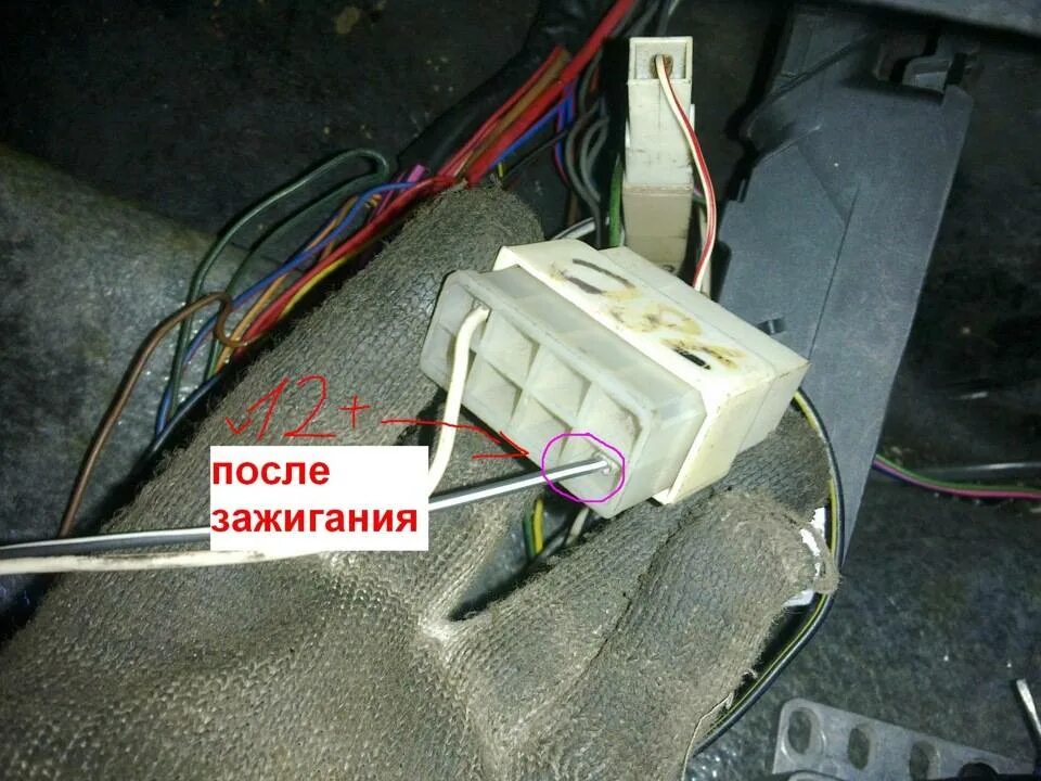 Не срабатывает бензонасос 2114. Реле бензин насос ваз 2114. ваз 2115 бензин насос реле. ваз 2115 плюс на топливный насос. реле бензонасоса 2109.