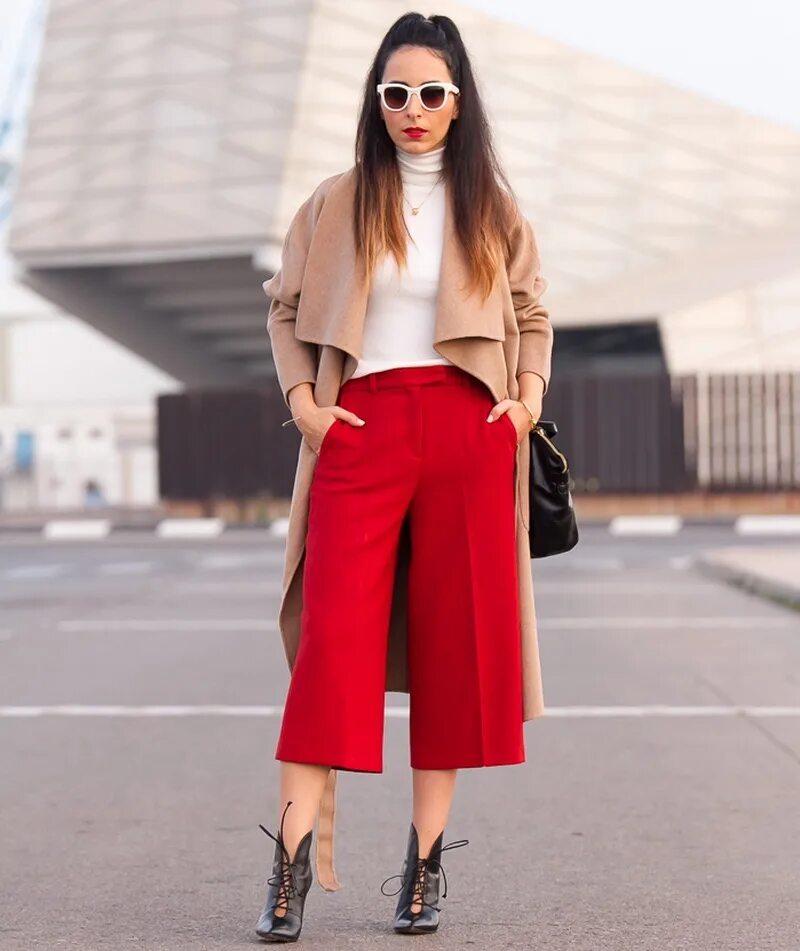 кроп топ стрит стайл. мода брюки кюлоты 2021. кюлоты брюки женские 2022. образы с кюлотами. брюки кюлоты с чем носить.