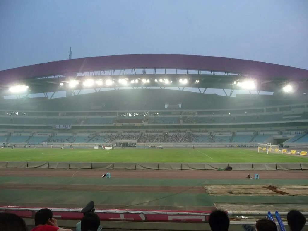 Стадион в Нанкине. Nanjing Olympic Sports Center. Олимпийский стадион Пномпень. Цзинань Олимпик Спортс центр Стэдиум.