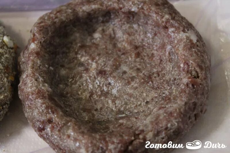 Котлеты из лосиного фарша. Фарш. Котлеты из лося. Как сделать фарш из лосятины. Котлеты лось.