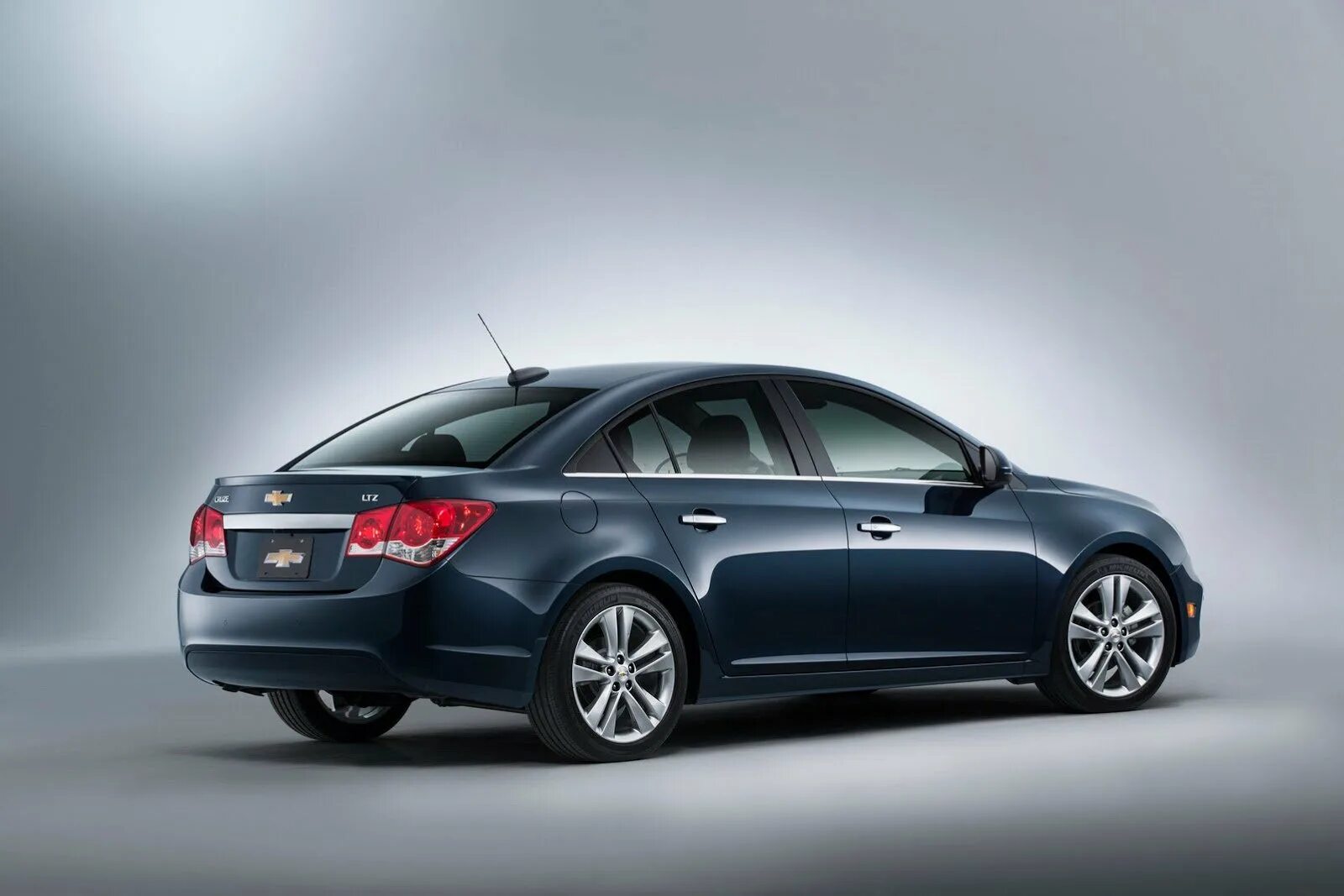 Шевроле круз какой класс. Chevrolet Cruze 2015. Chevrolet Cruze седан 2015. Chevrolet Cruze LTZ. Chevrolet Cruze 2015 SX.