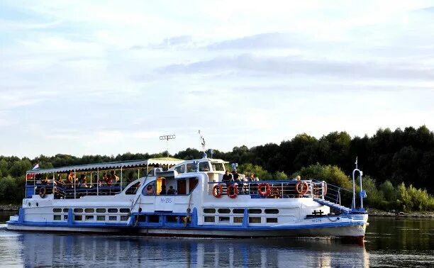 Теплоход михалыч таруса. Таруса поленово теплоход. Теплоход серпухов поленово. Таруса поленово теплоход 2024. Таруса поленово теплоход.