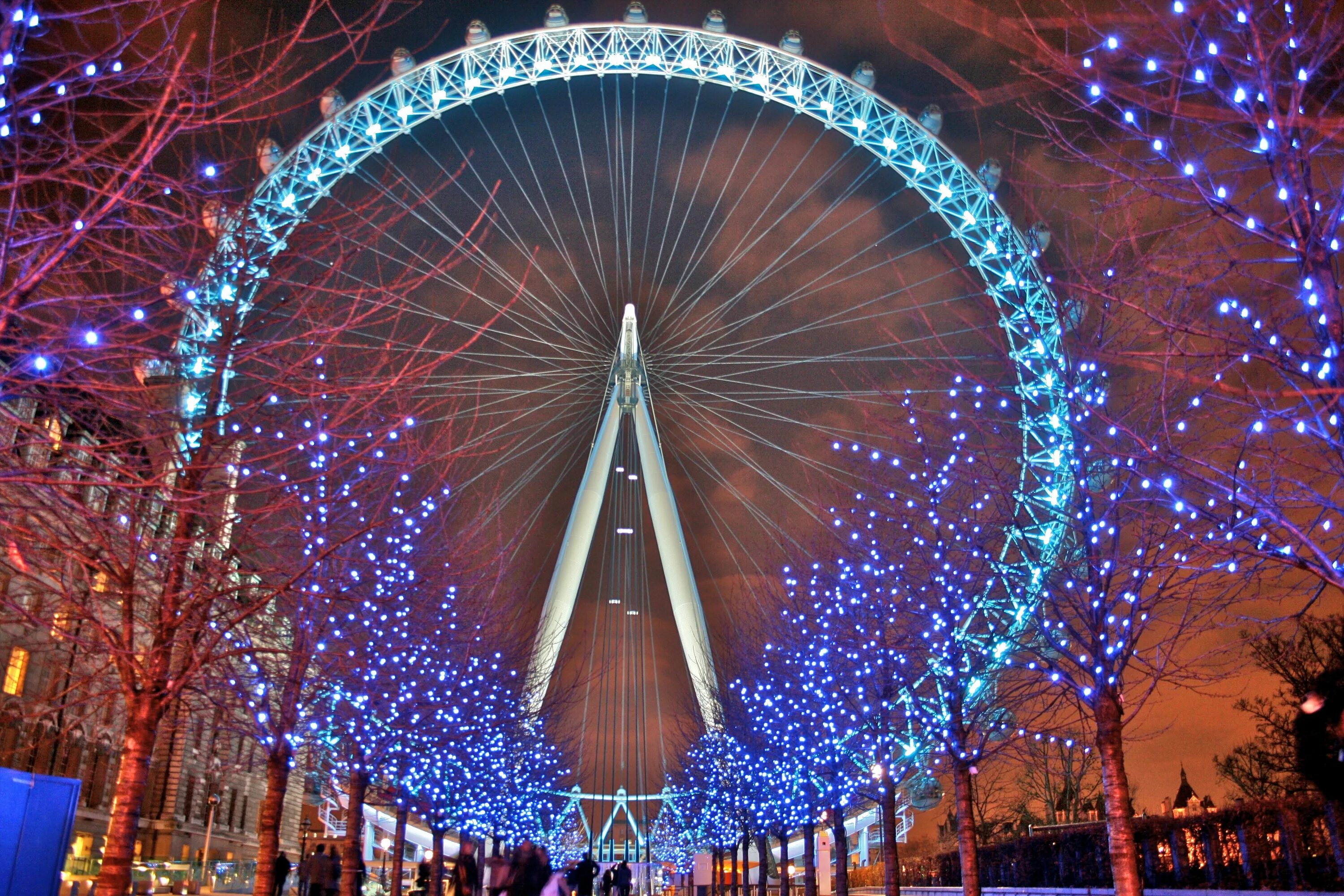 One of the london s. Колесо обозрения Лондонский глаз в Лондоне. Лондонский глаз London Eye. Колесо обозрения "Лондонский глаз" (London Eye). Достопримечательности Лондона London Eye.