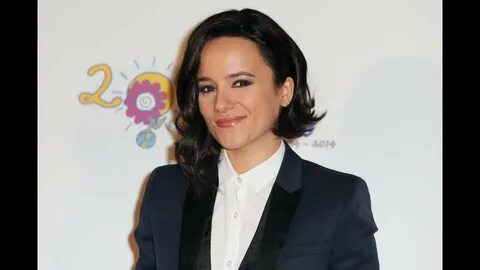 Alizée Complice avec sa fille Annily, elle fait fondre la Toile photo - YouTube