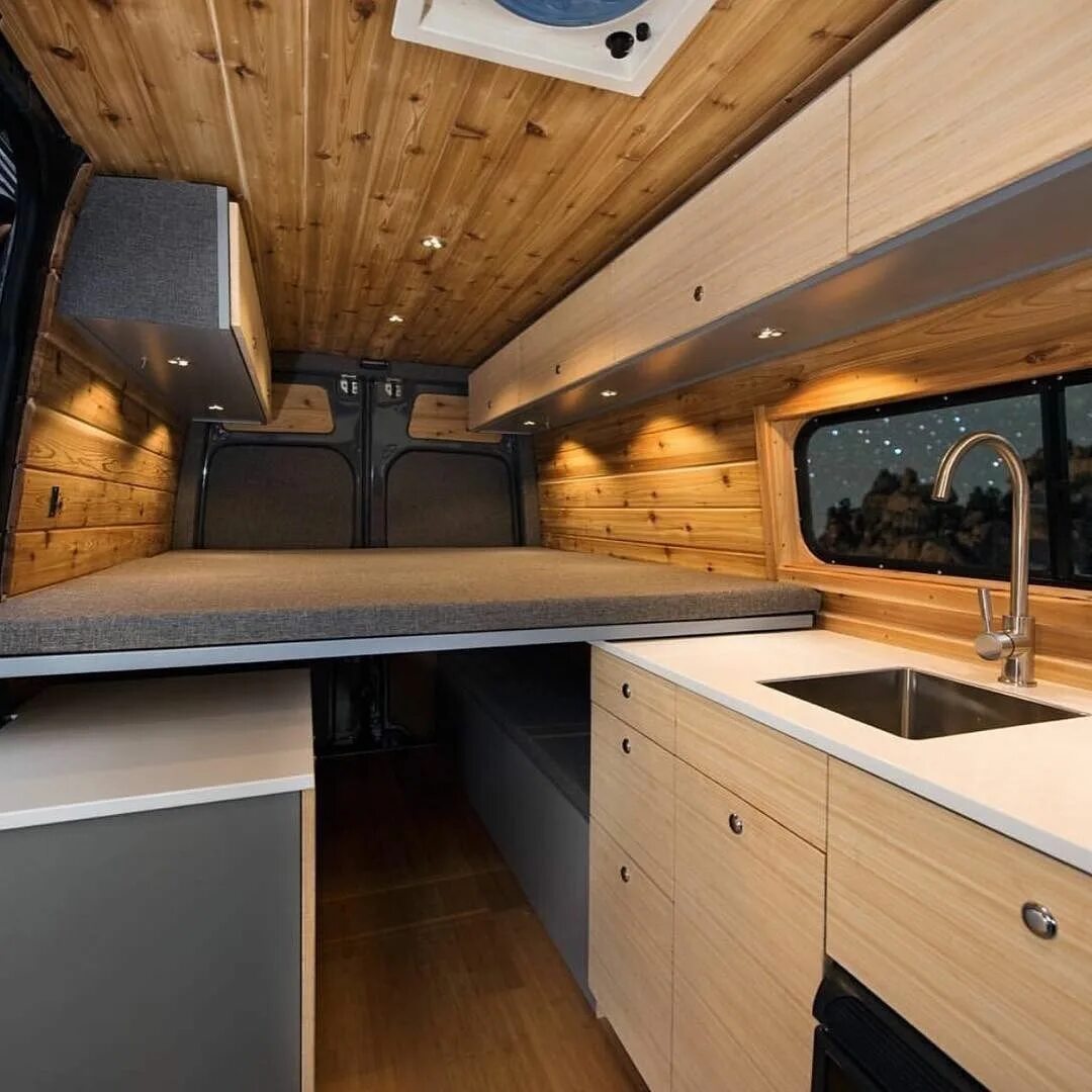 Что такое кемпер. Camper автодом. альковный автодом. автодом кемпер вэн. автодом camper van снаружи.