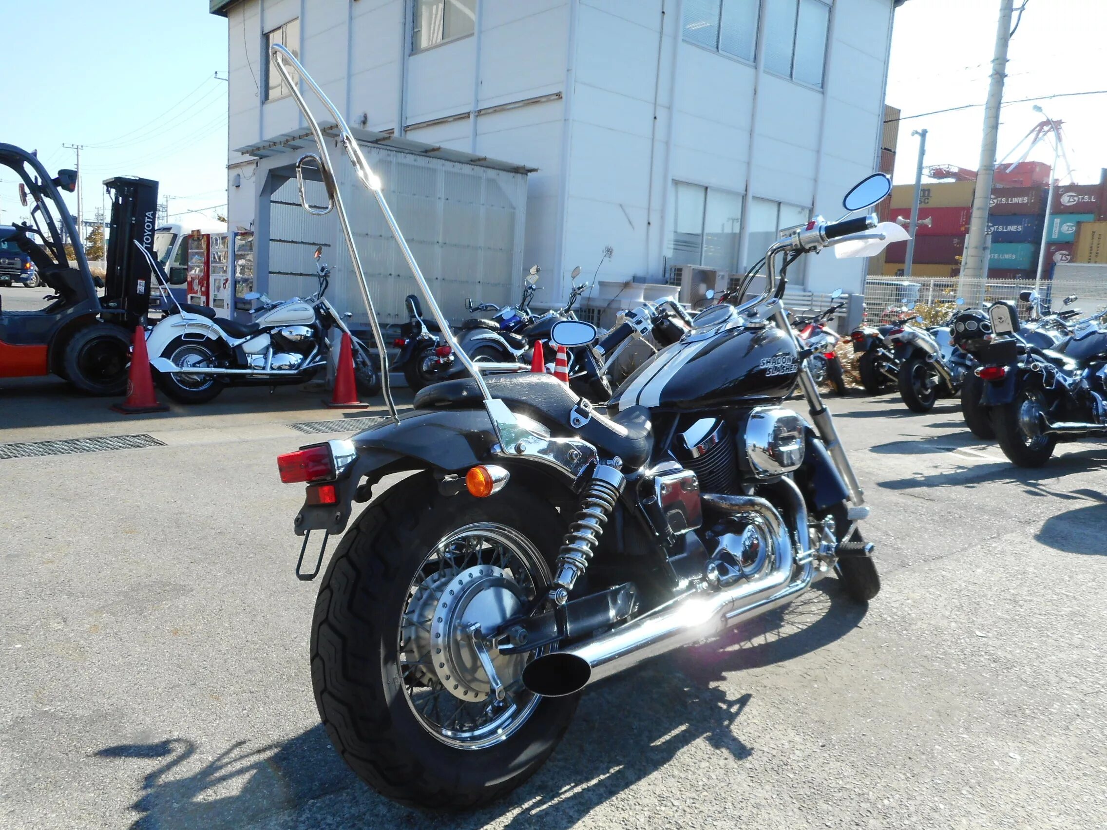 Honda Shadow 400. Хонда шадов 400 слэшер. Honda Shadow Slasher 400 руль. Honda shadow slasher