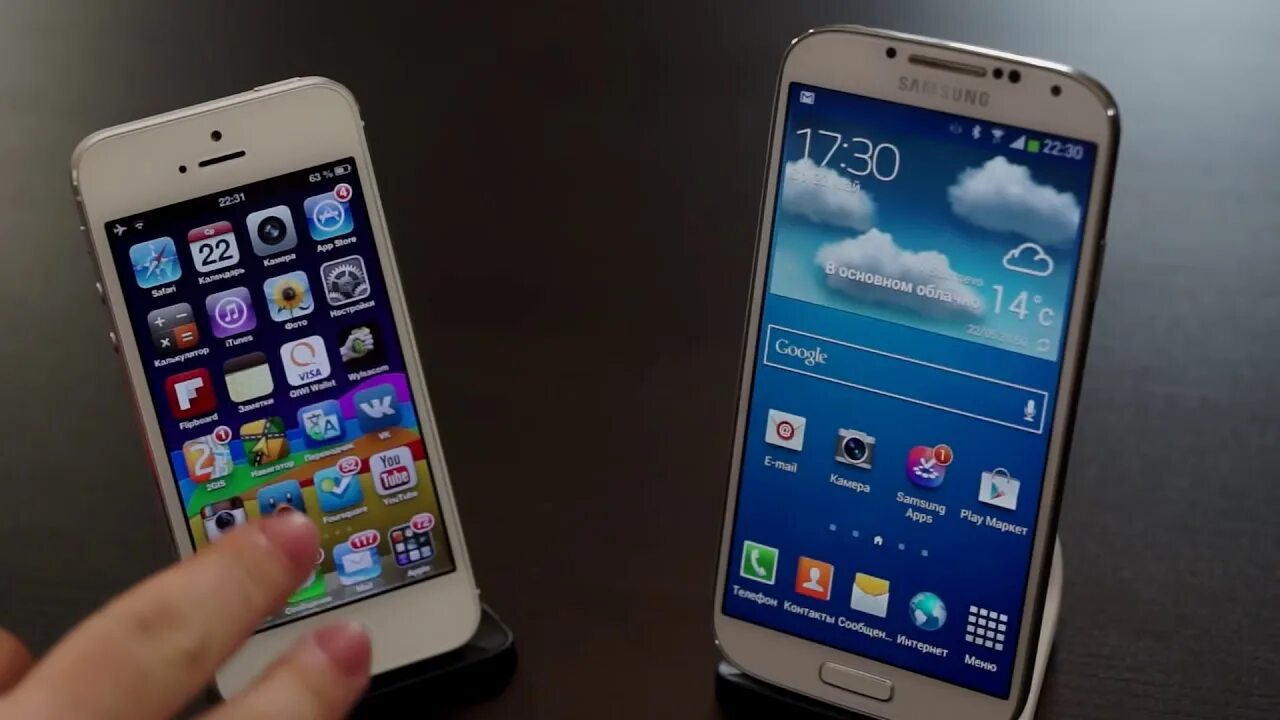 Galaxy s24 vs iphone 15. Самсунг галакси s22 и айфон 13. Самсунг айфон s200. Iphone vs Samsung Galaxy s22. Айфон 5 самсунг.