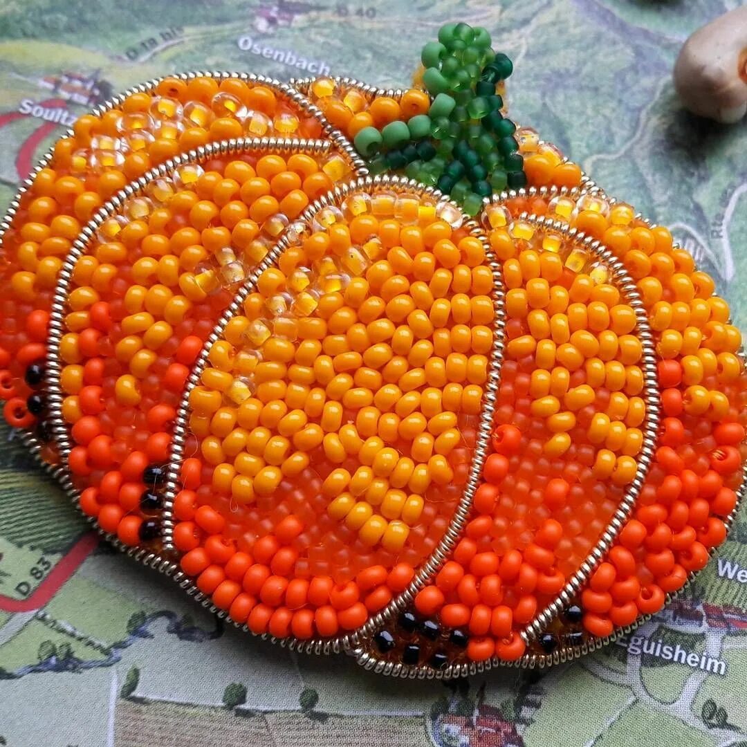 фрукты из бисера плоские. фрукты из бисера объемные. овощи и фрукты из бисера. термомозаика фрукты. клубника бисером.