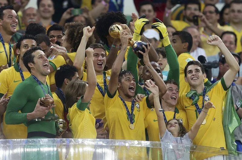Сколько раз становилась чемпионом сборная бразилии. Сборная Бразилии Кубок Конфедерации 2013. Бразилия 2002 финал Кубок. Бразилия Кубок конфедераций 2005.