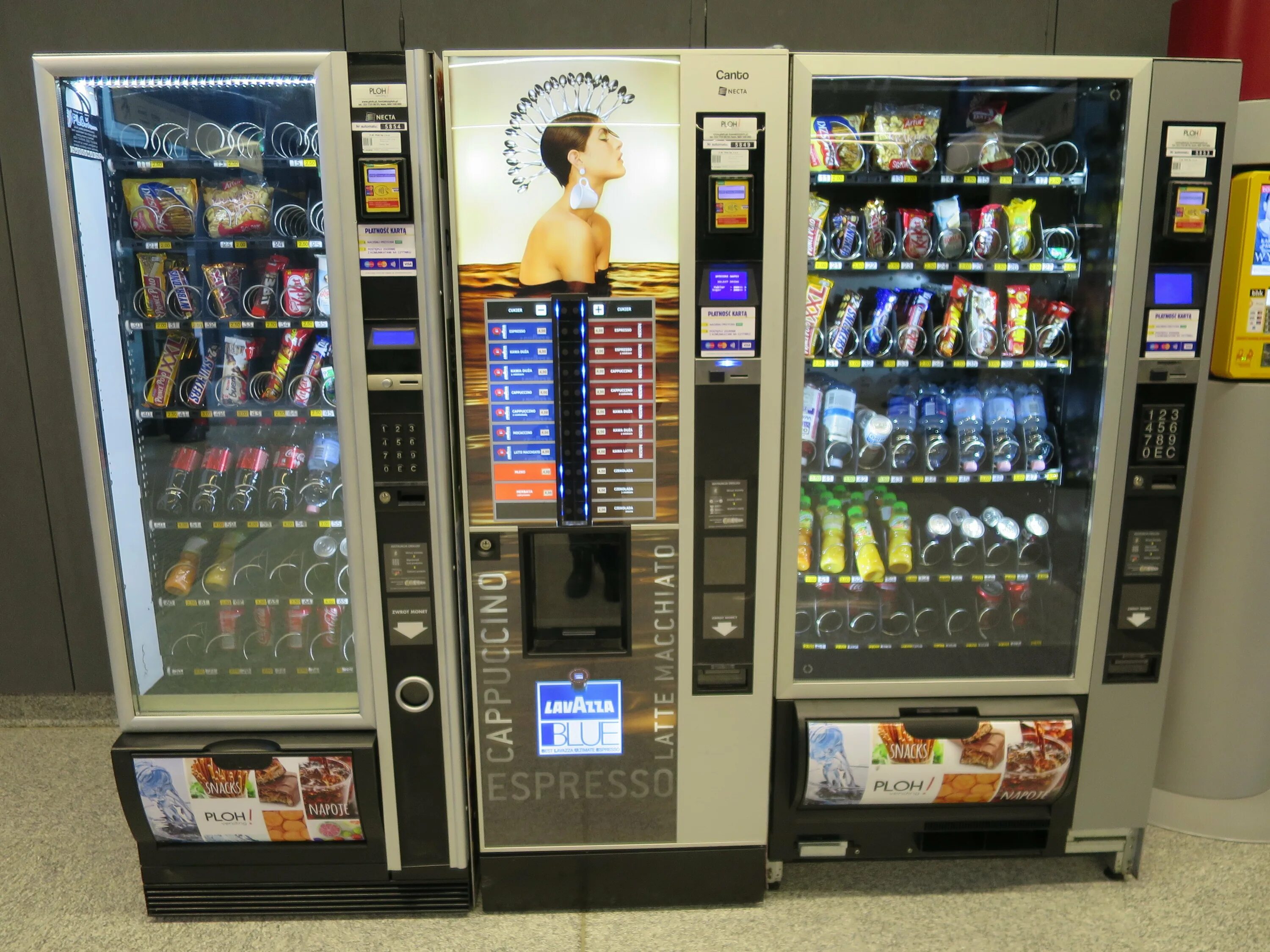 Вендинг эвордс. Снековый автомат Unicum foodbox. Кофе аппарат Uvenco. Миа вендинговые автоматы. Foodbox вендинговый аппарат.