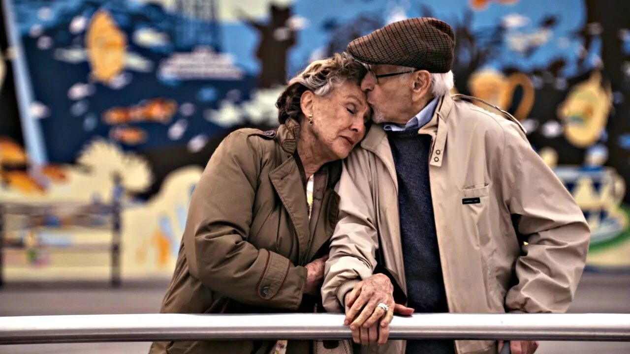 Если супруги не жили вместе. Старость. Любовь в старости. Пожилая пара любовь.