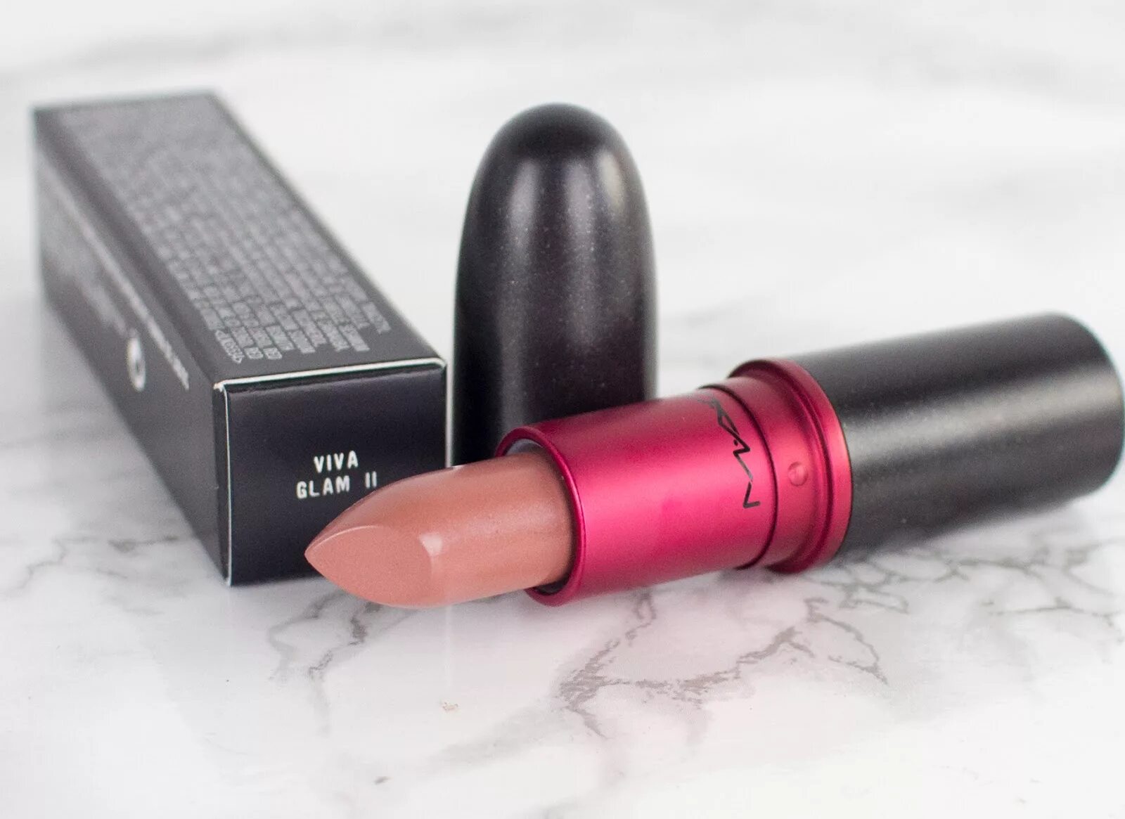 Mac viva. Помада мак вива глэм 2. мак вива глэм помада. mac viva glam ii satin lipstick. mac lipstick viva glam.