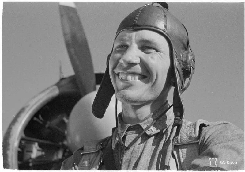 Пилот в кабине 1943 года. Иван кожедуб летчик. Пилоты люфтваффе 1941 1945. Ричард эллис американский пилот. Летчик в кабине ил-2.