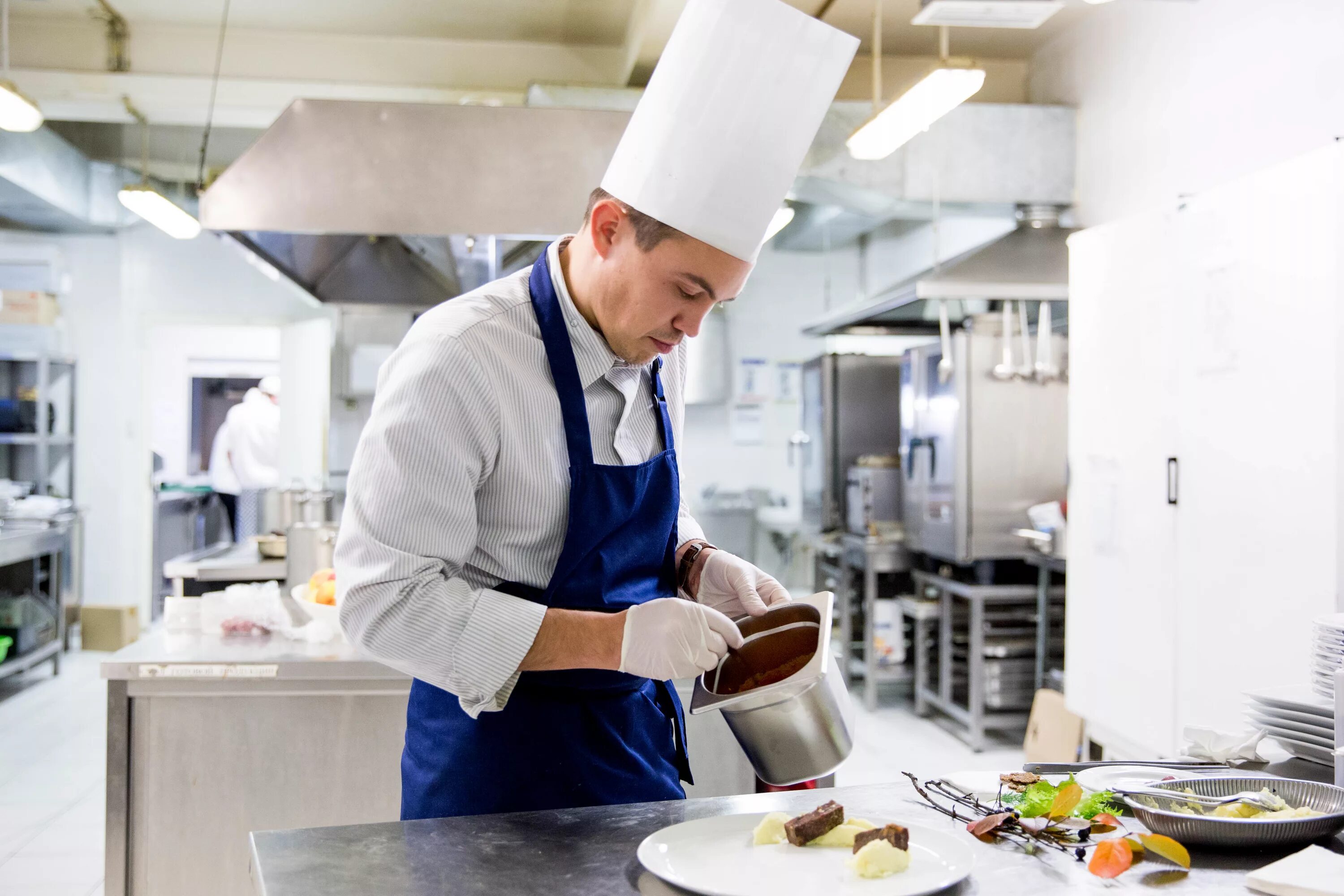 рабочие профессии. профессии картинки. рабочие профессии. рабочие профессии. человек в спецодежде.