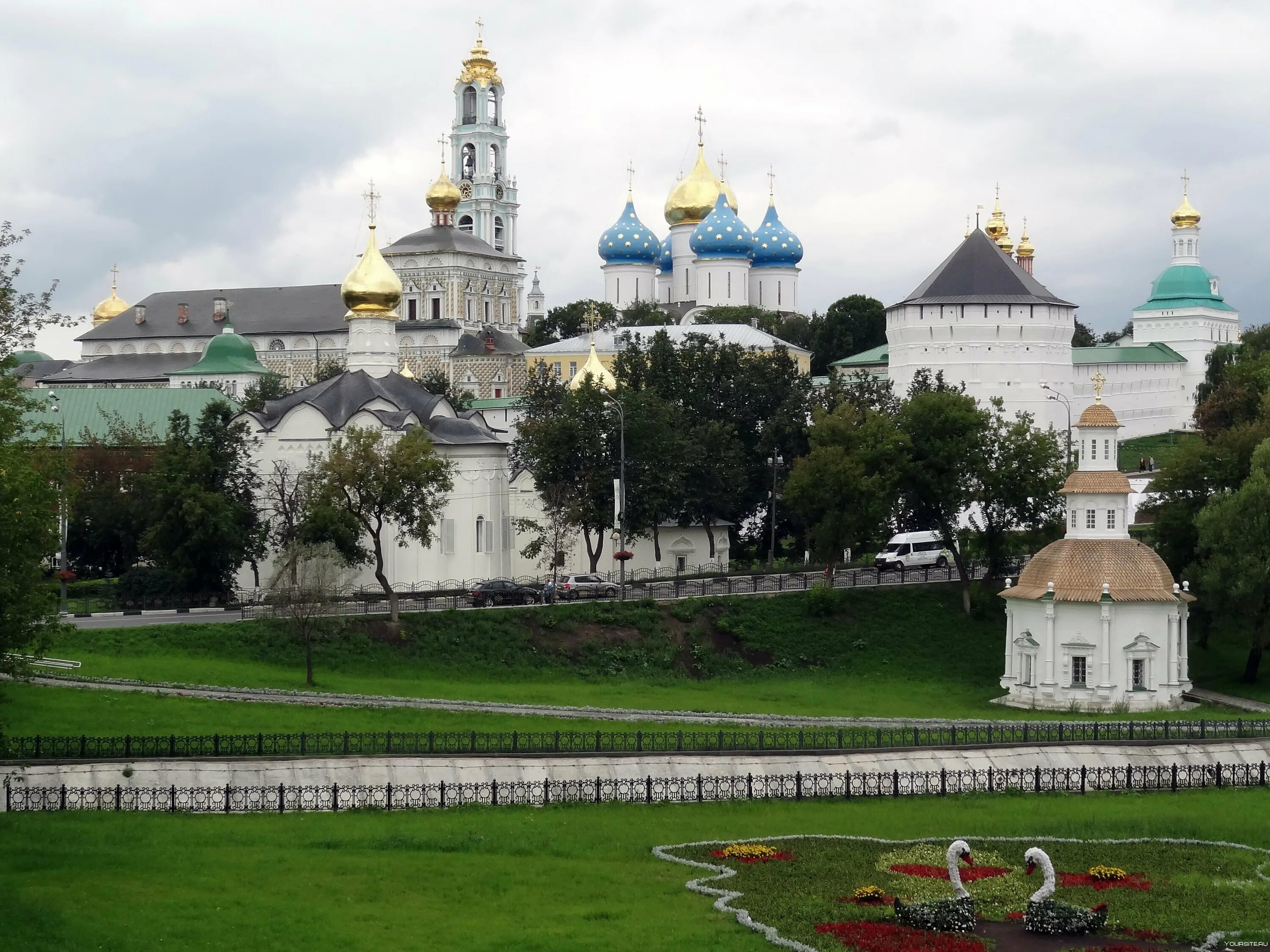 Монастырь святой троице сергиев. Троице-Сергиева Лавра Сергиев Посад. Свято Троицкий монастырь Троице Сергиевой Лавры. Троицкая Лавра Сергиев Посад.