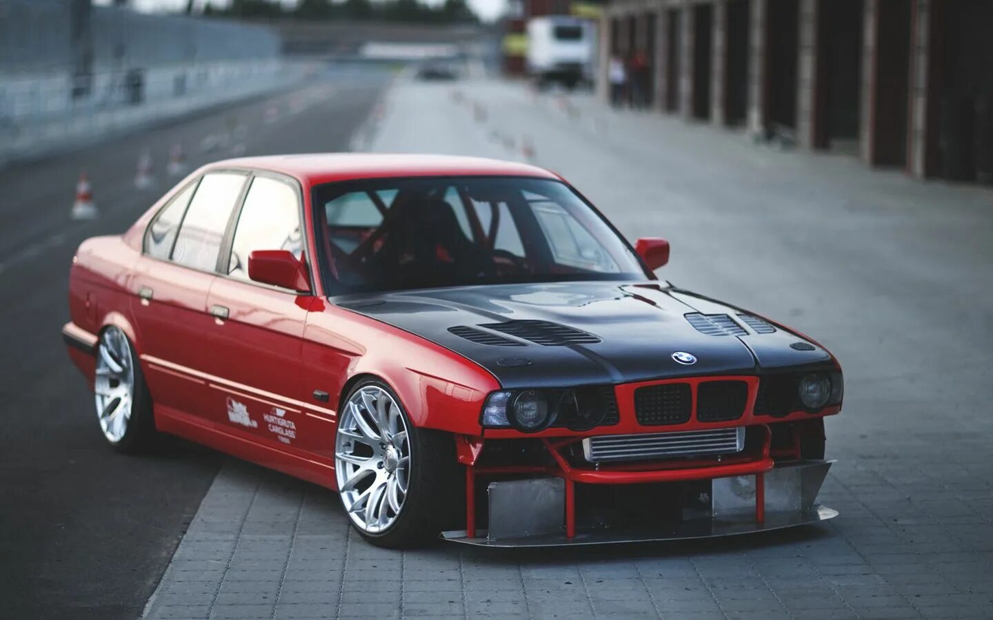 Е34 объем. BMW m3 e34. BMW m5 e34 Red. BMW 5 Series (e34). БМВ 3 е34.