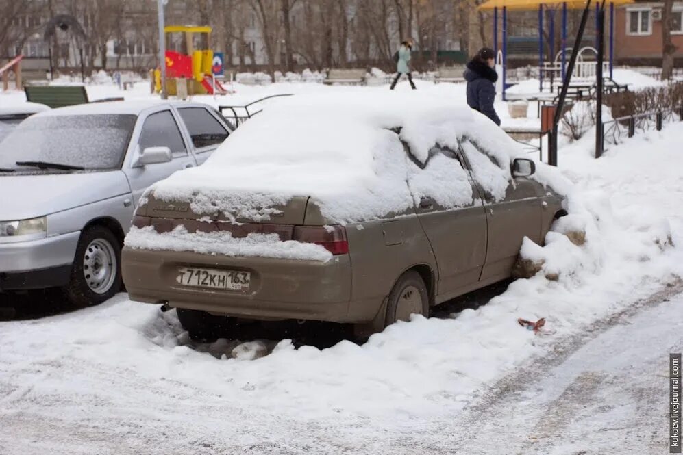 Почему машину бросает. Брошенный автомобиль в Тольятти. Брошенные автомобили в Москве. Воркута брошенные машины. Заброшенные машины в Тольятти.