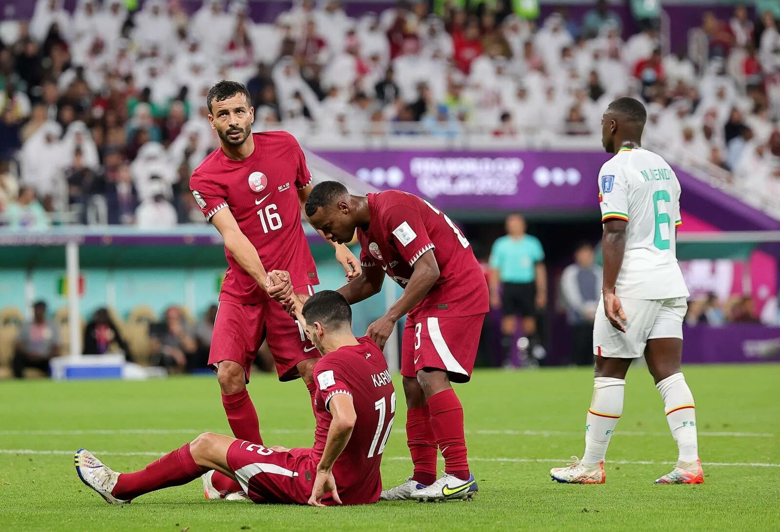 Сборная Катара. Футбольный стадион 2022, Катар. Катар Сенегал 25 ноября 2022. Сборная Катара по футболу 2022. Второй матч чемпионата
