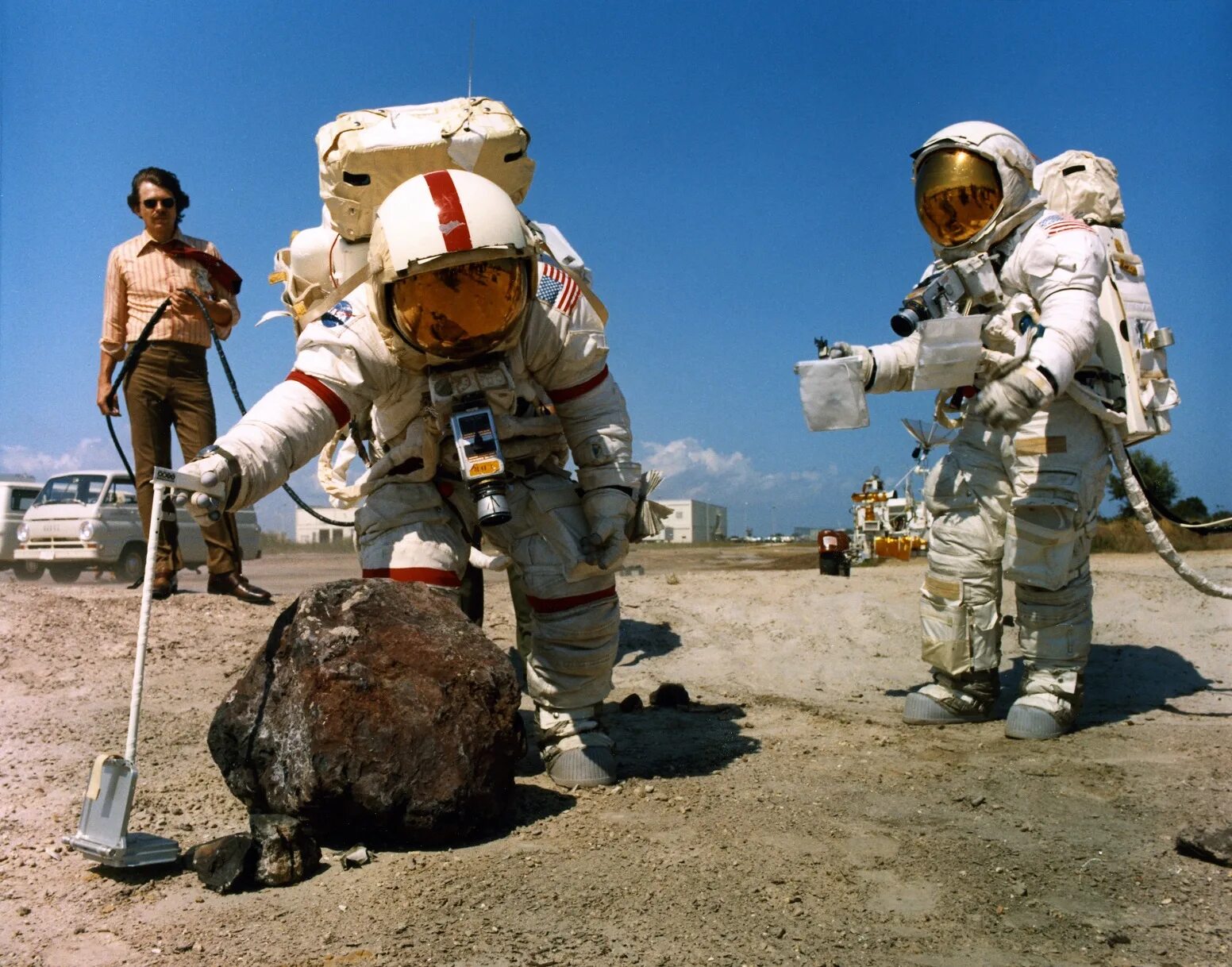 Первые американские космические полеты. Миссия Аполлон 11. Скафандр Аполлон 11. Астронавты миссии Аполлон. Тренировки астронавтов Аполлон.