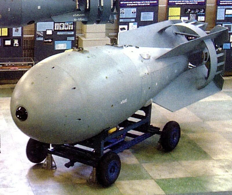 Испытание водородной бомбы рдс. РДС-6с первая Советская водородная бомба. Водородная бомба РДС-6. Первая водородная бомба СССР РДС 6с. Водородная бомба Сахарова 1953.