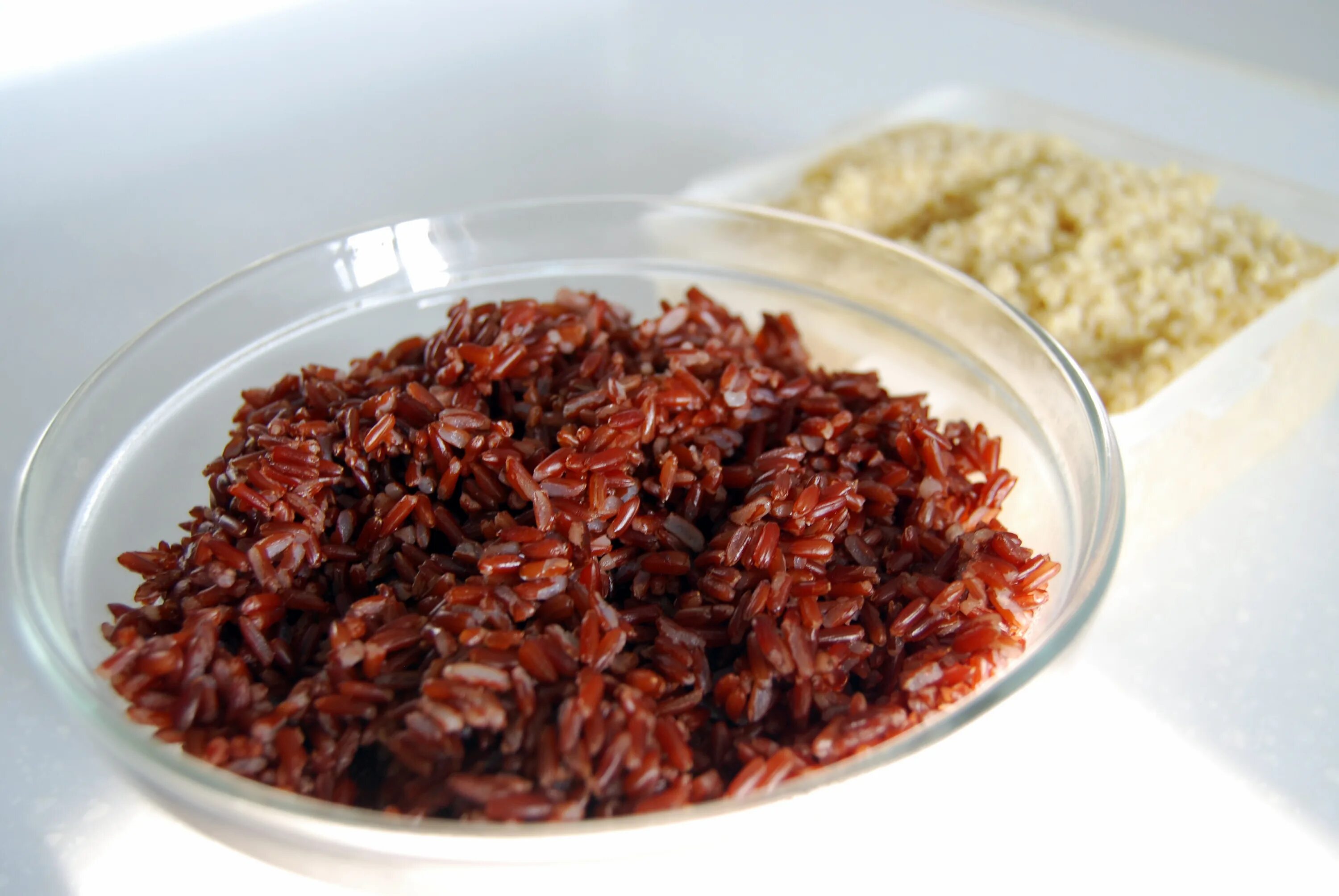 Red rice. Красный рис вареный. Красный ферментированный рис. Рис красный нешлифованный. Красный рис Энрич.