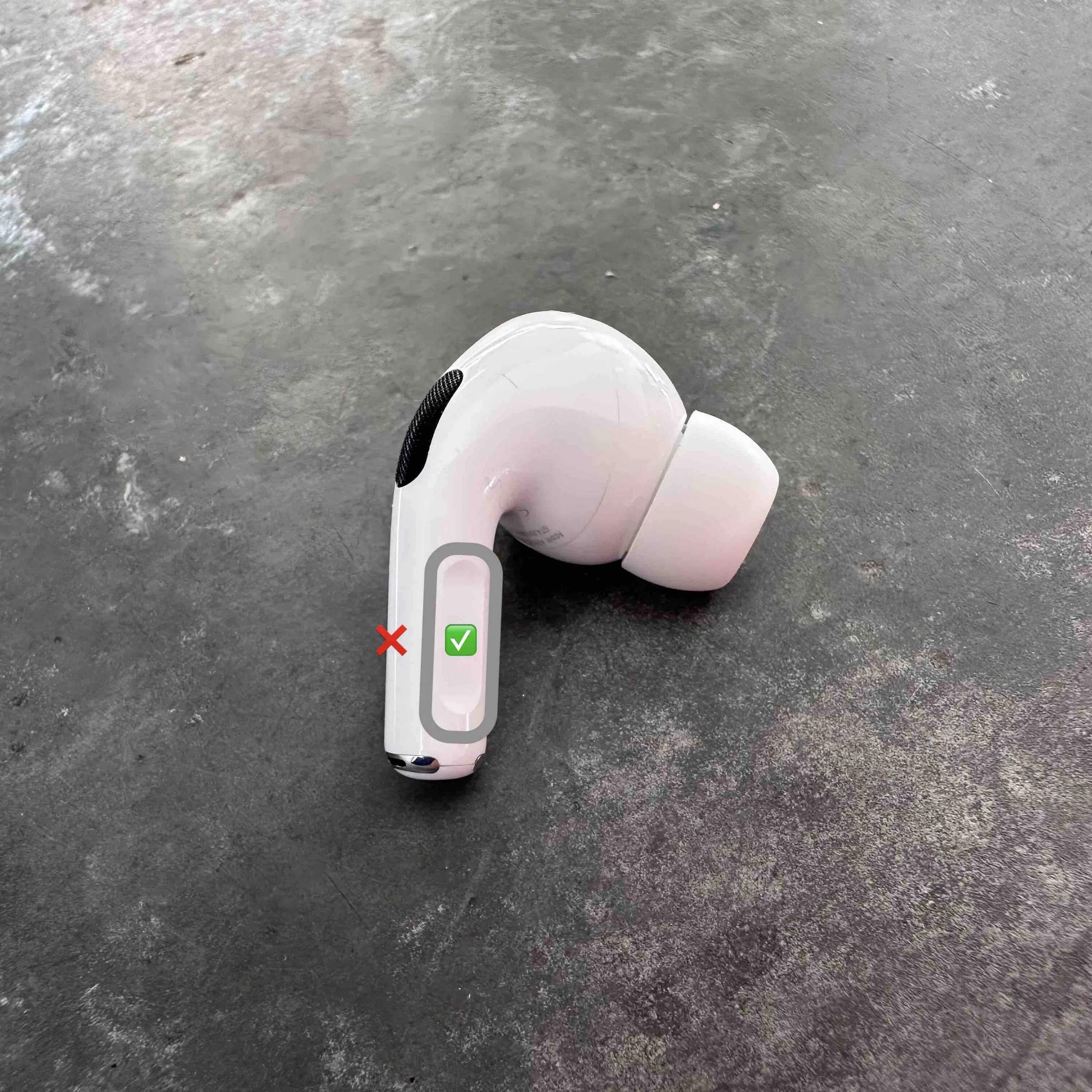 Регулировать громкость airpods