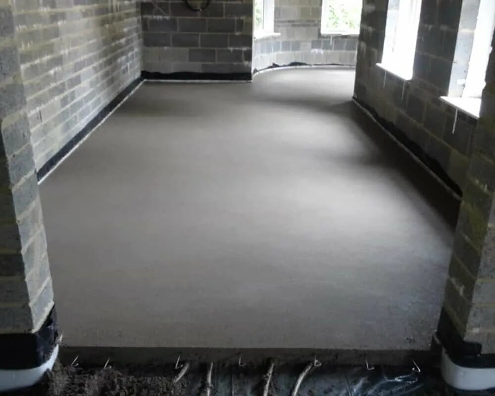 механизированная полусухая стяжка. цементно песчаная стяжка полов. полусухая стяжка пола. полусухая стяжка пола. полы стяжка новгороде.