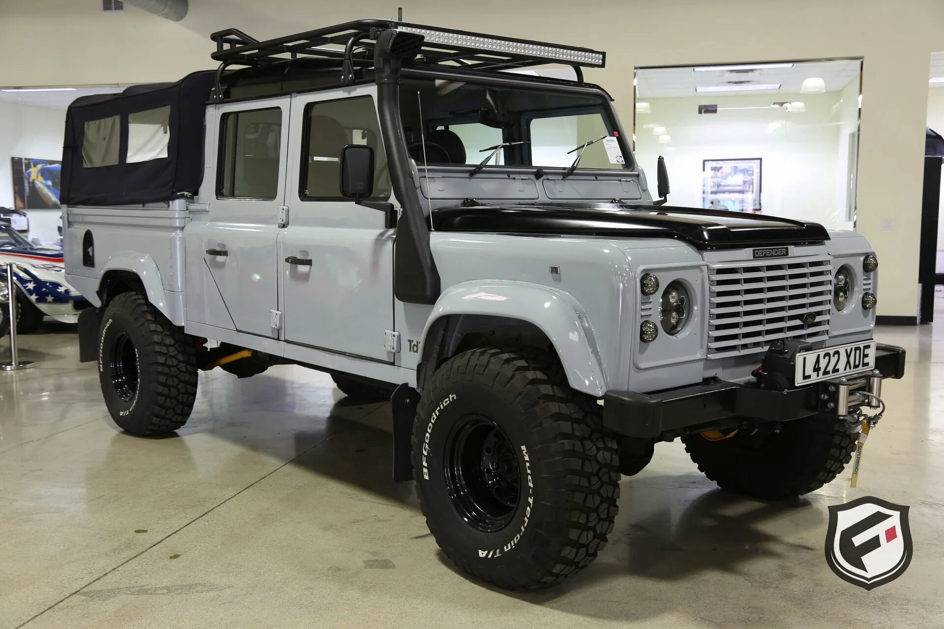 Ленд Ровер Дефендер 130. Defender Pickup 130. Defender 130 pick up. Ленд Ровер 130 военный.