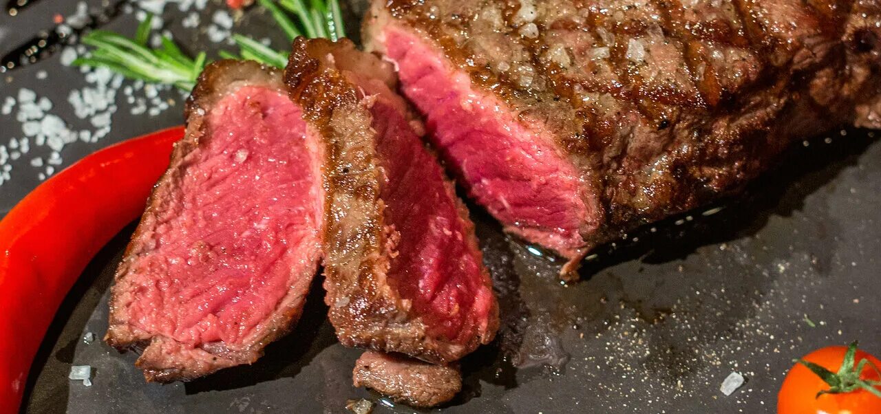 Бифштекс в ресторанах москвы. Beefzavod ресторан спб. Beef москва. Постная говядина. Beef москва.