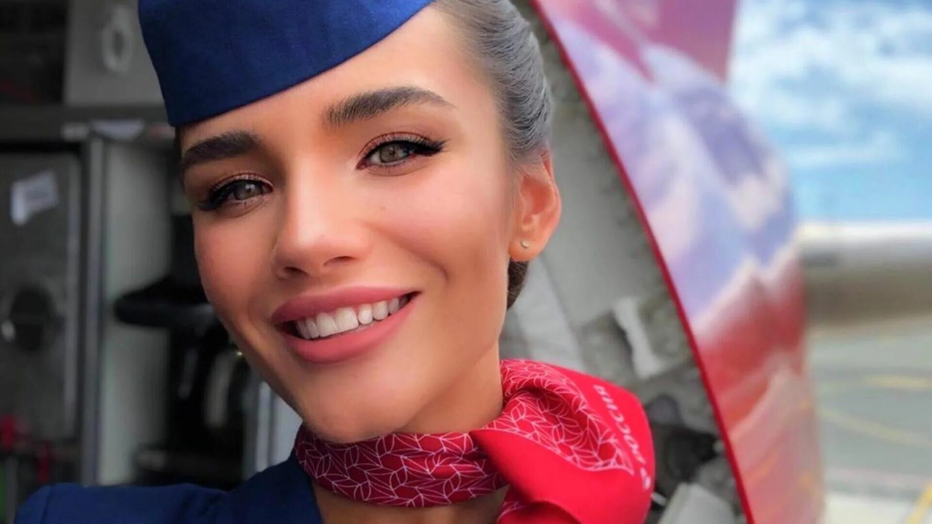 Как должна выглядеть стюардесса #crewfie #preparefortakeoff #cabincrew #ryanair #beautifulgirls #ourstudent Flig