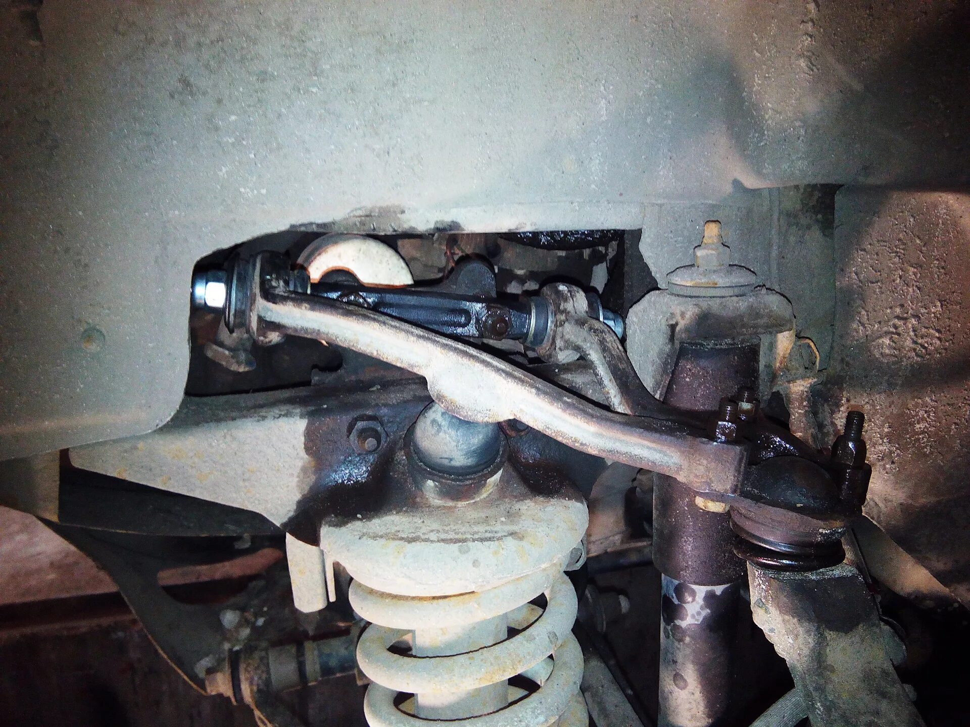 Замена верхних рычагов шевроле нива. Сайлентблок передней подвески шевроле - нива. Сайлентблоки передних рычагов нива 2121. Болт сайлентблоков нива шевроле. Болт крепления верхнего рычага нива шевроле.