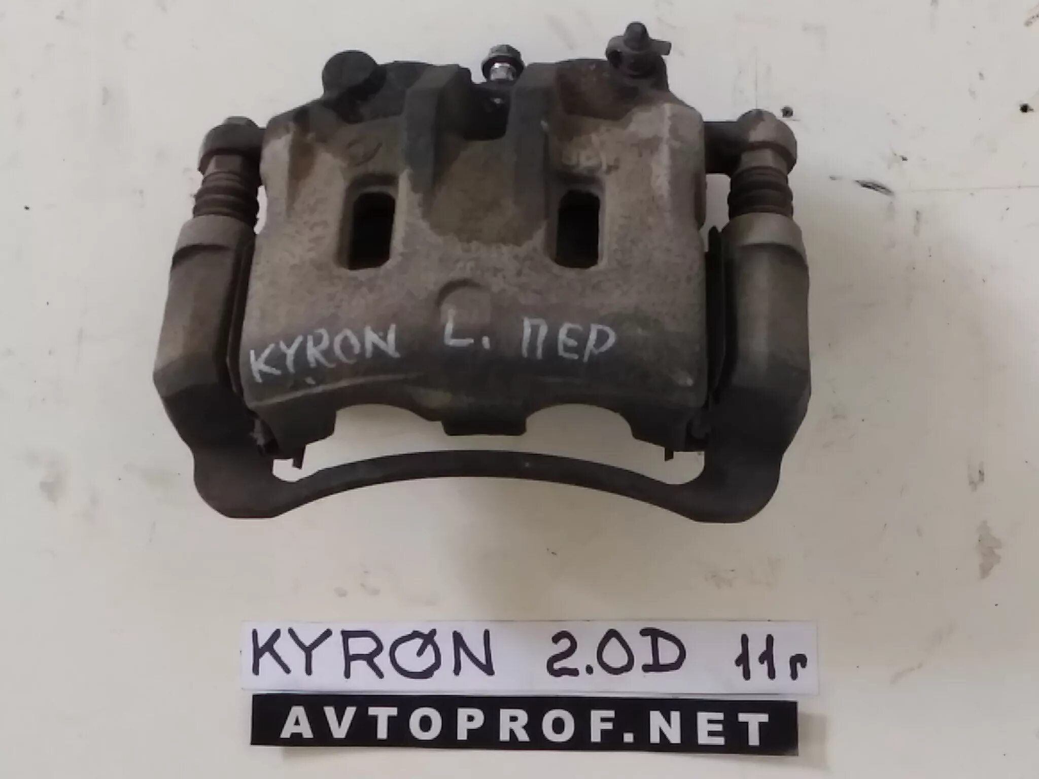 Суппорт на актион. Задние суппорта ssangyong kyron. скоба заднего суппорта ssangyong kyron. суппорт ссангйонг кайрон. скоба заднего суппорта кайрон дизель.