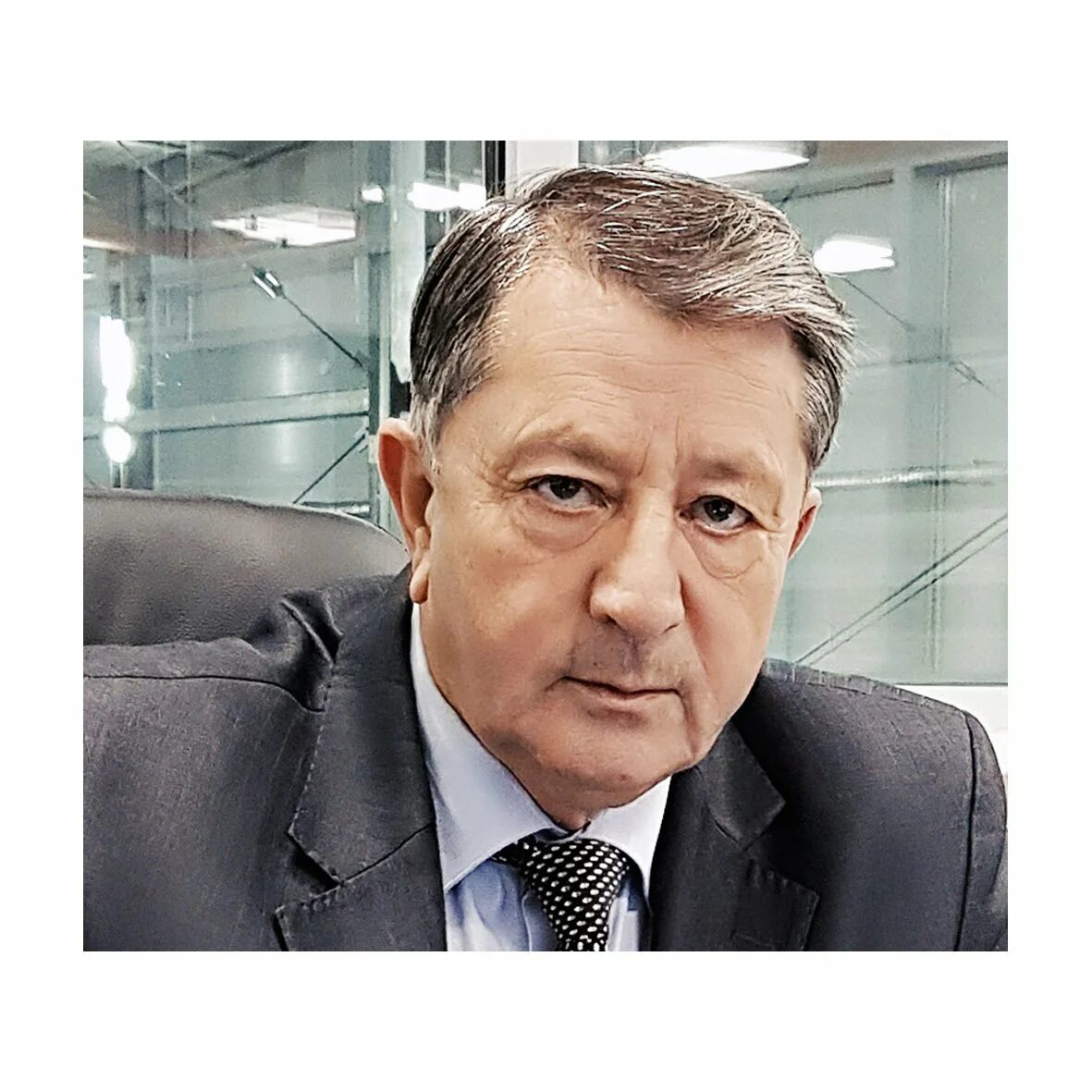 Гигант директор. Гигант директор