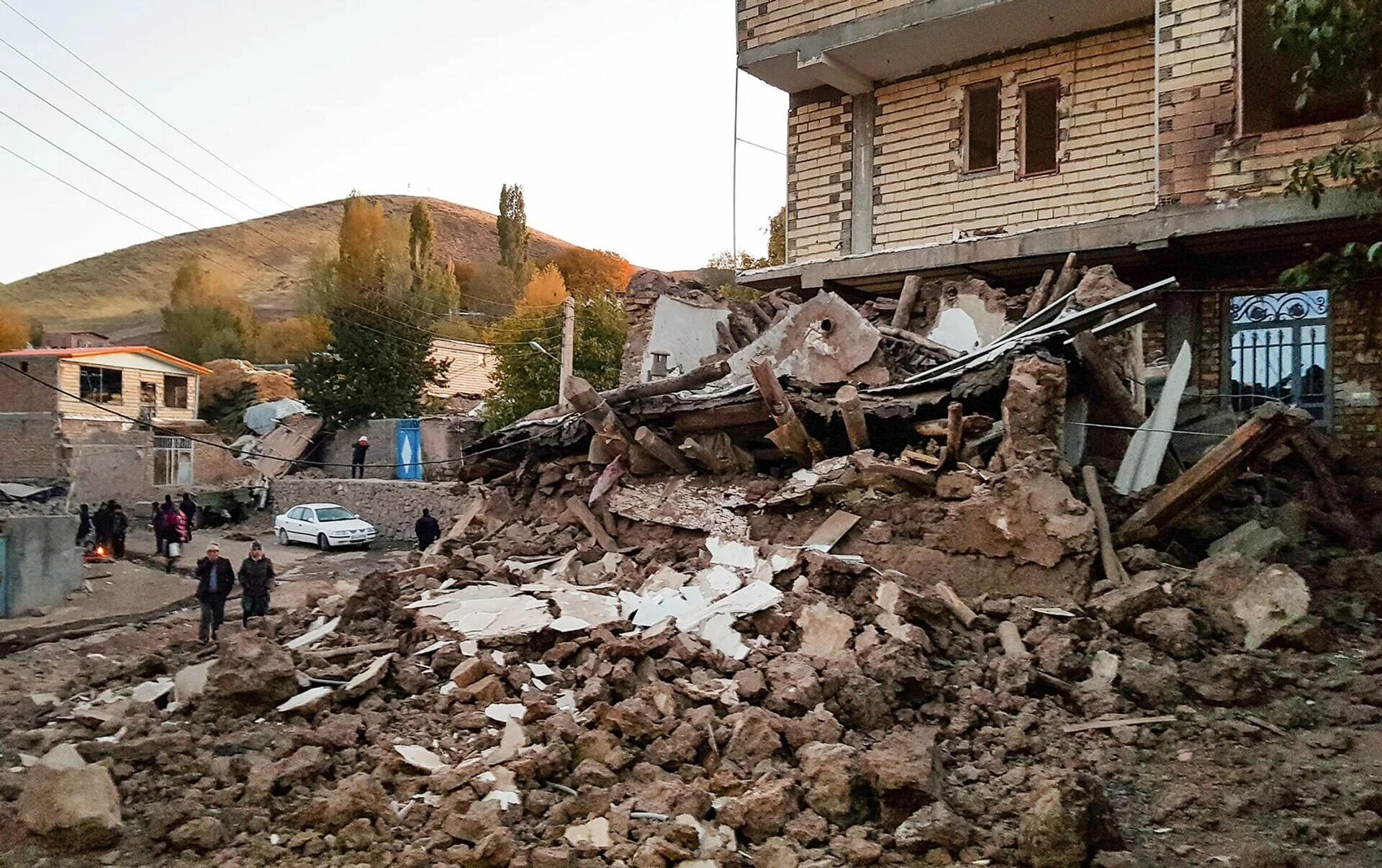 Шикотанское землетрясение 1994. Землетрясение в Иране 1990 год. Самое смертоносное землетрясение в Иране. Землетрясение в Иране 2003 год. Землетрясение возникает в результате