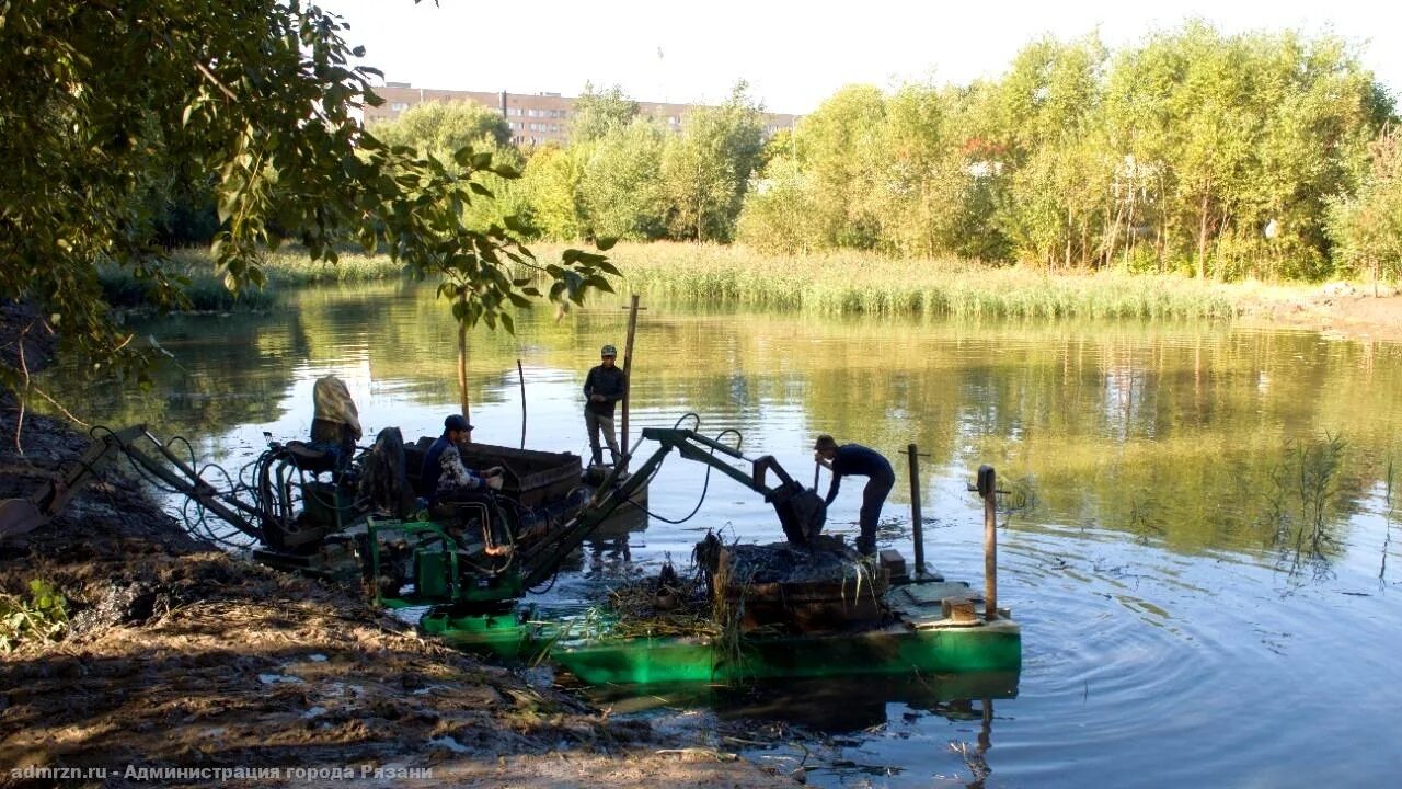 Озеро в мае. Орегон туман. Сатыгинский туман озеро. Серые пруды. Густой туман в городе.