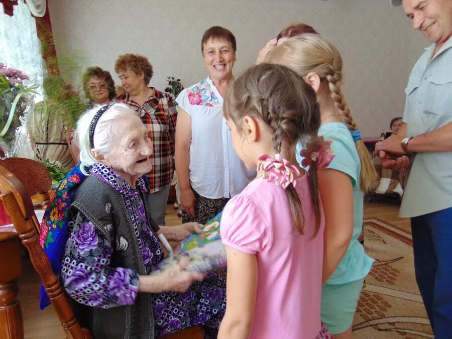 Владимирский дом престарелых. Кольчугинский дом интернат милосердия для престарелых и инвалидов. Товарковский дом интернат. Дом престарелых собинка владимирская область. Центр долголетие в александрове владимирской обл.