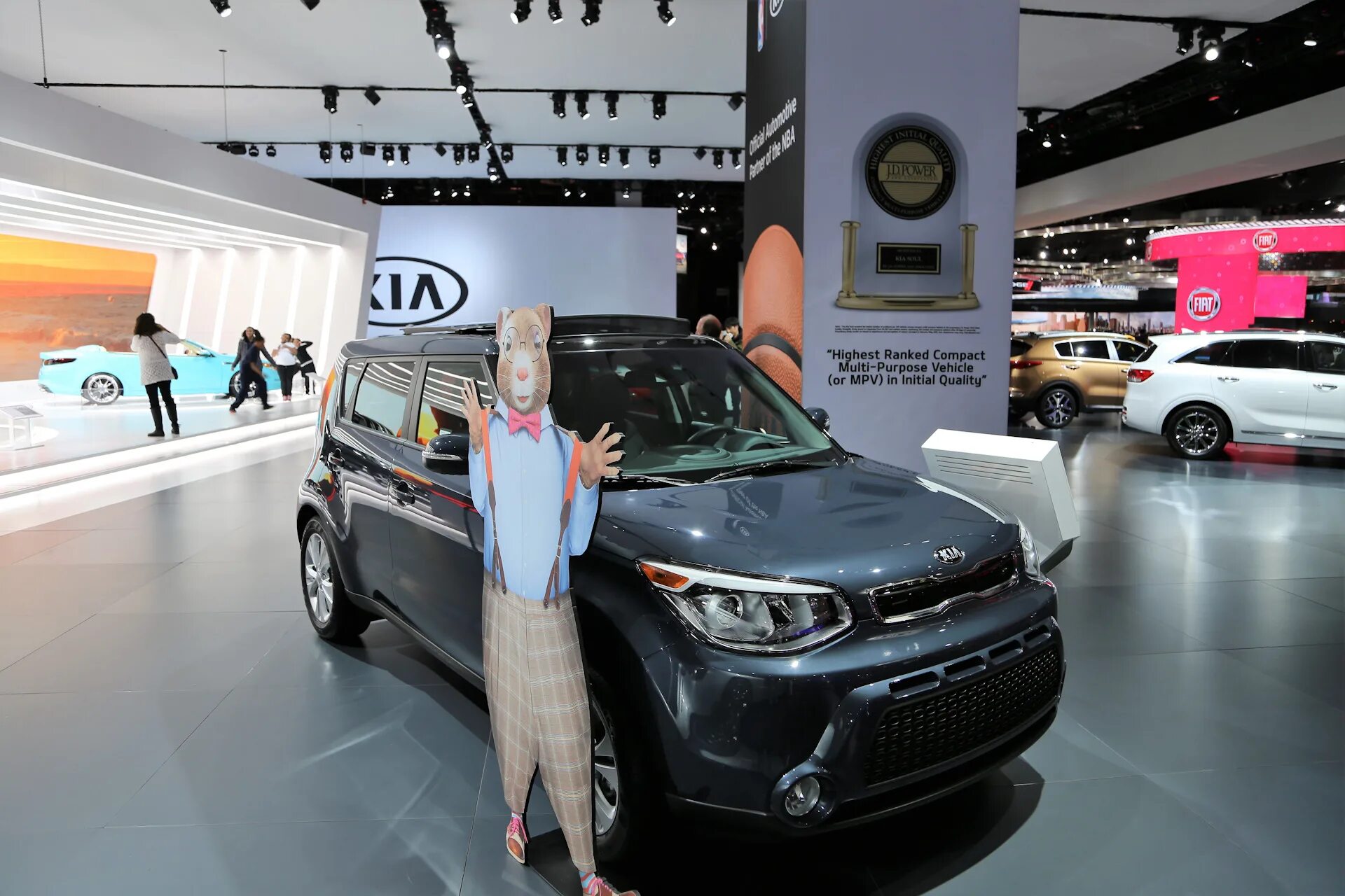 Kia Official partner. Кия офиц дилерспоотейдж.