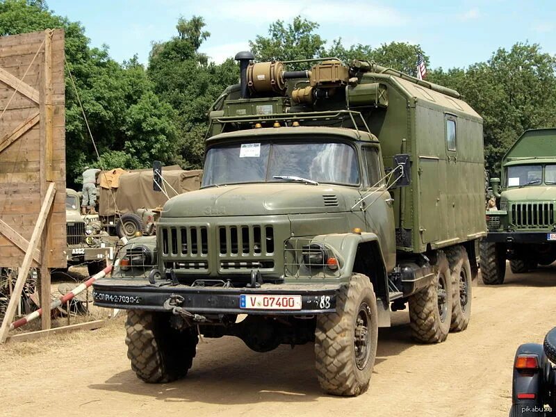 Военный грузовой автомобиль. ЗИЛ 131 военный. ЗИЛ-131 грузовой военный. ЗИЛ 131 военный тягач. ЗИЛ 131 армейский.