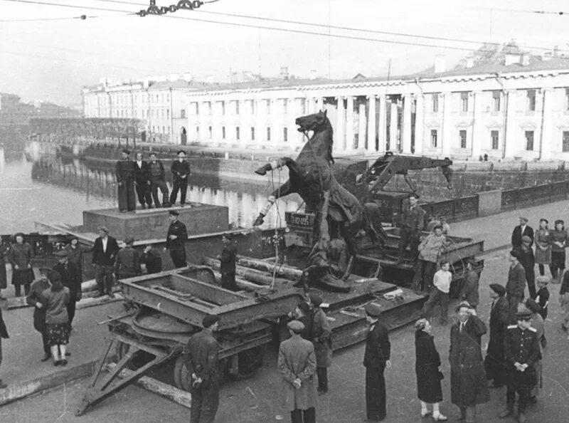 Блокада 1945. Санкт-Петербург 1941. Санкт-Петербург 1943. Аничков мост 1945.