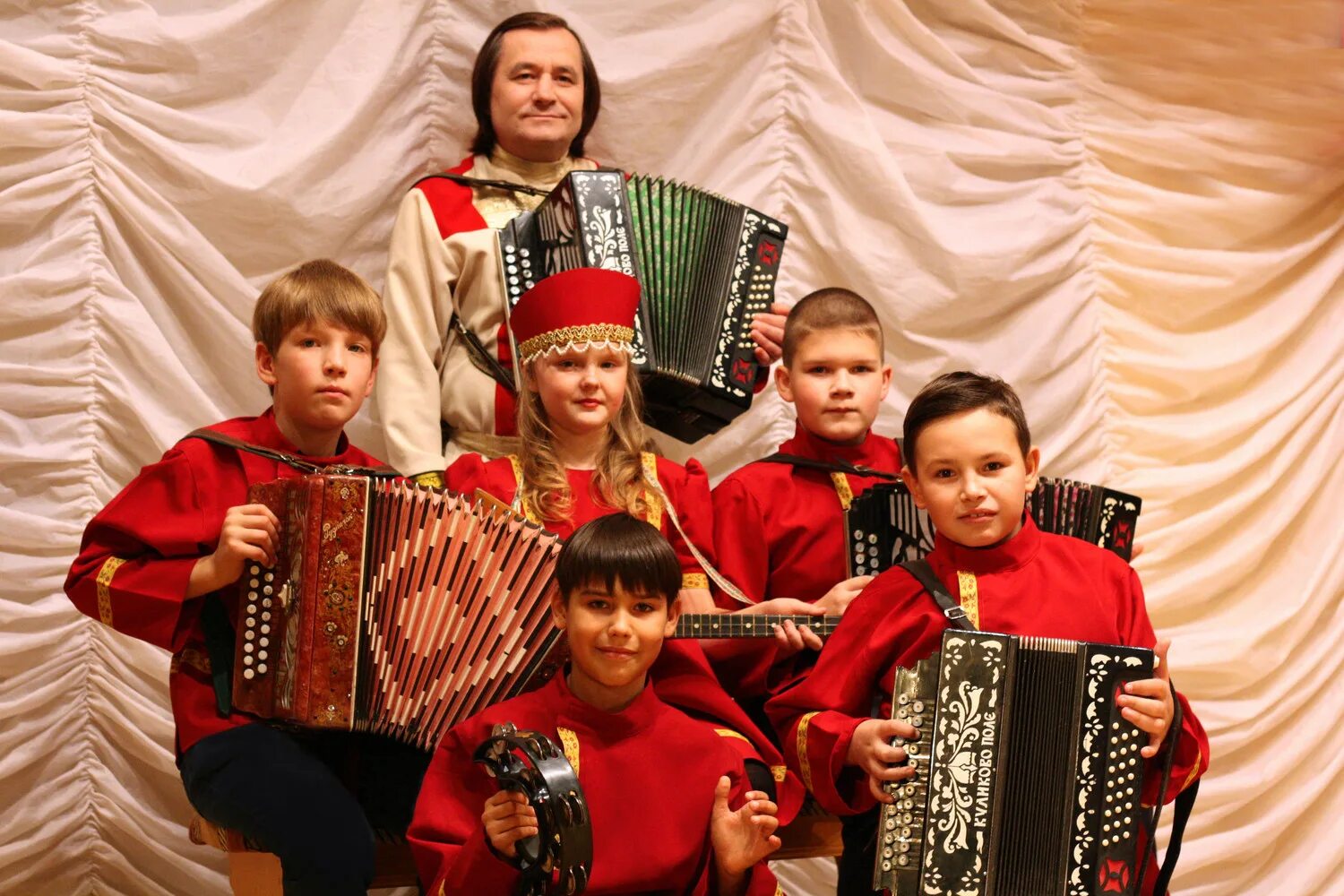 Гармошка для детей. Гармошка для детей. Детский танец гармонистов. Елец играй гармонь елецкая. Детский танец гармонистов.