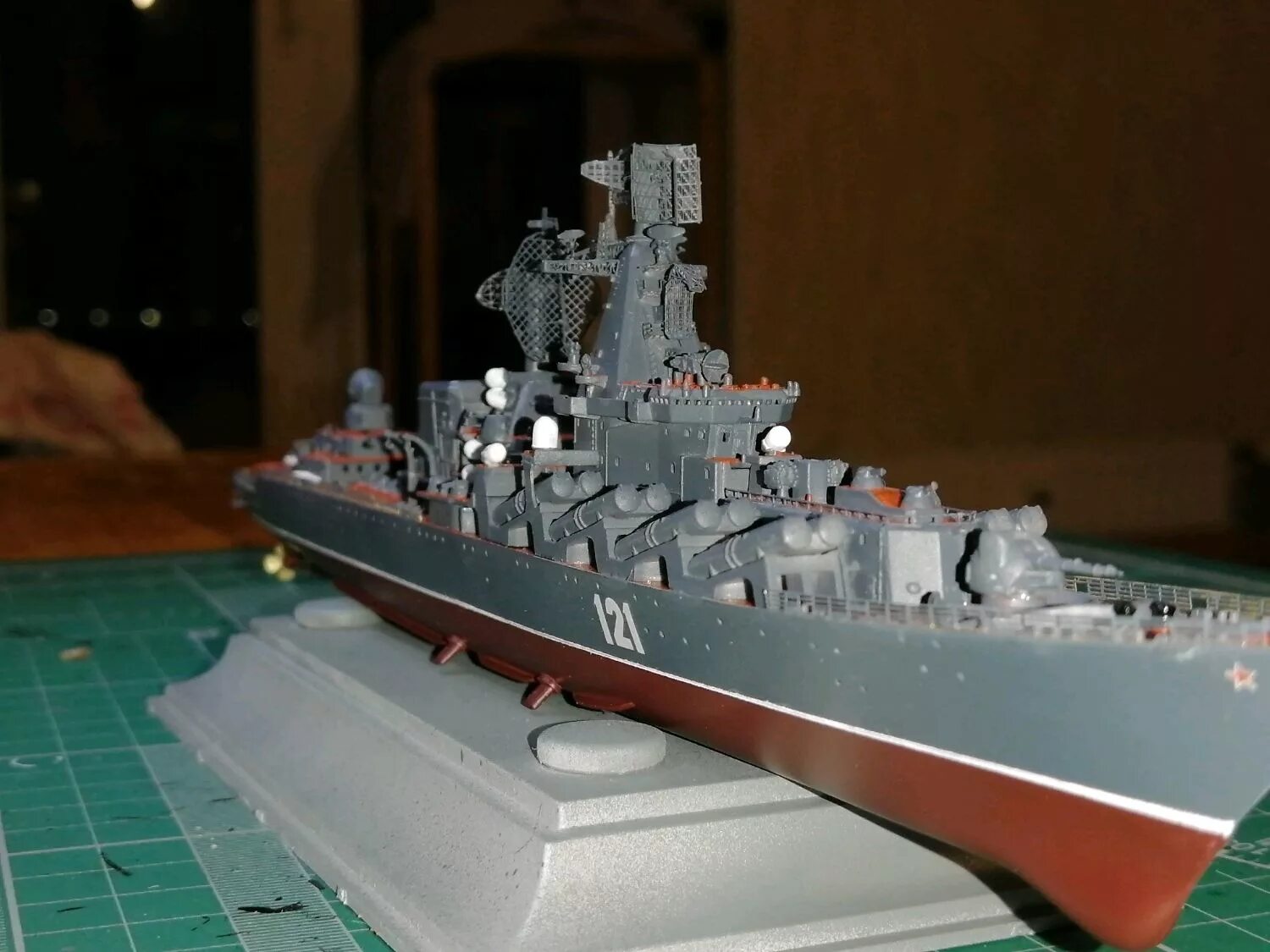 Крейсер москва 1/350 фототравление. Крейсер москва trumpeter 1/350. 1 350 москва. Крейсер москва в масштабе. 1 350 москва.